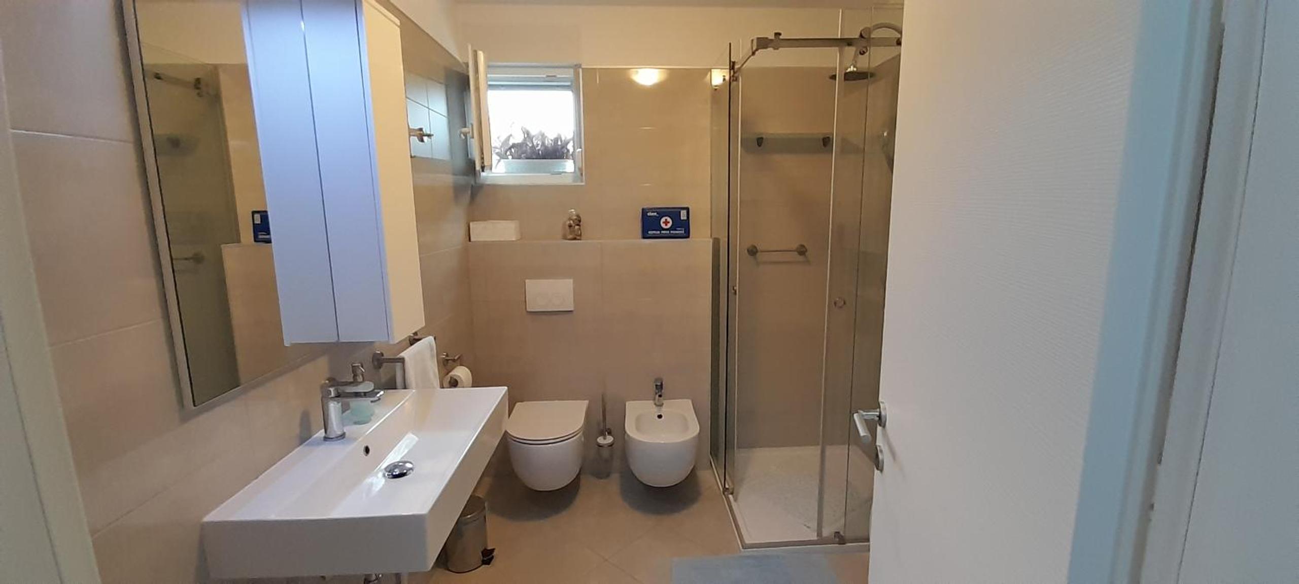 One-Bedroom Apartment with Sea View photo 3