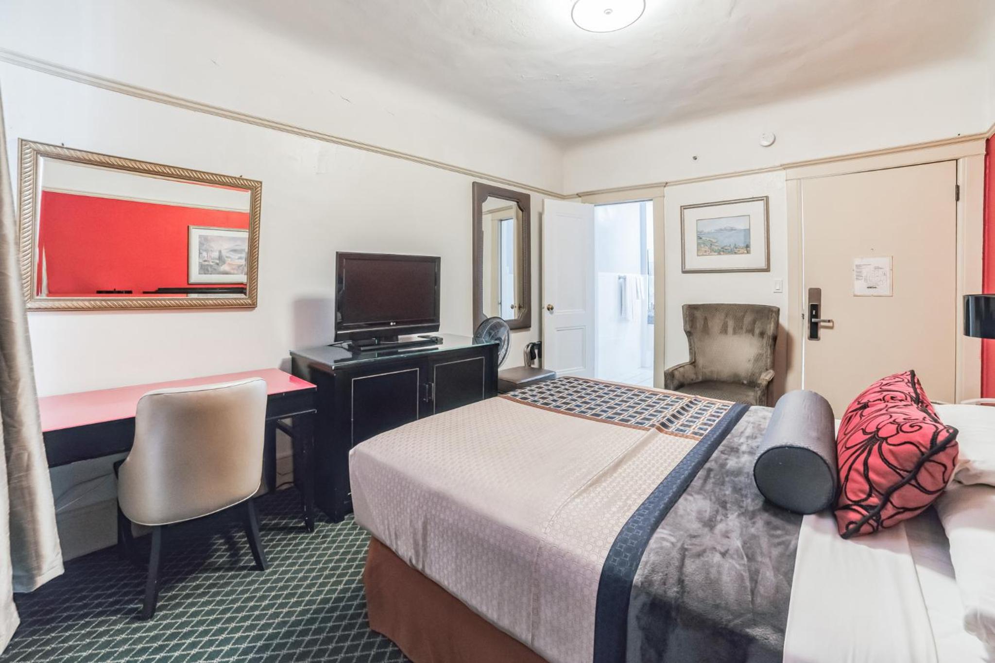 Queen Room - Photo 3