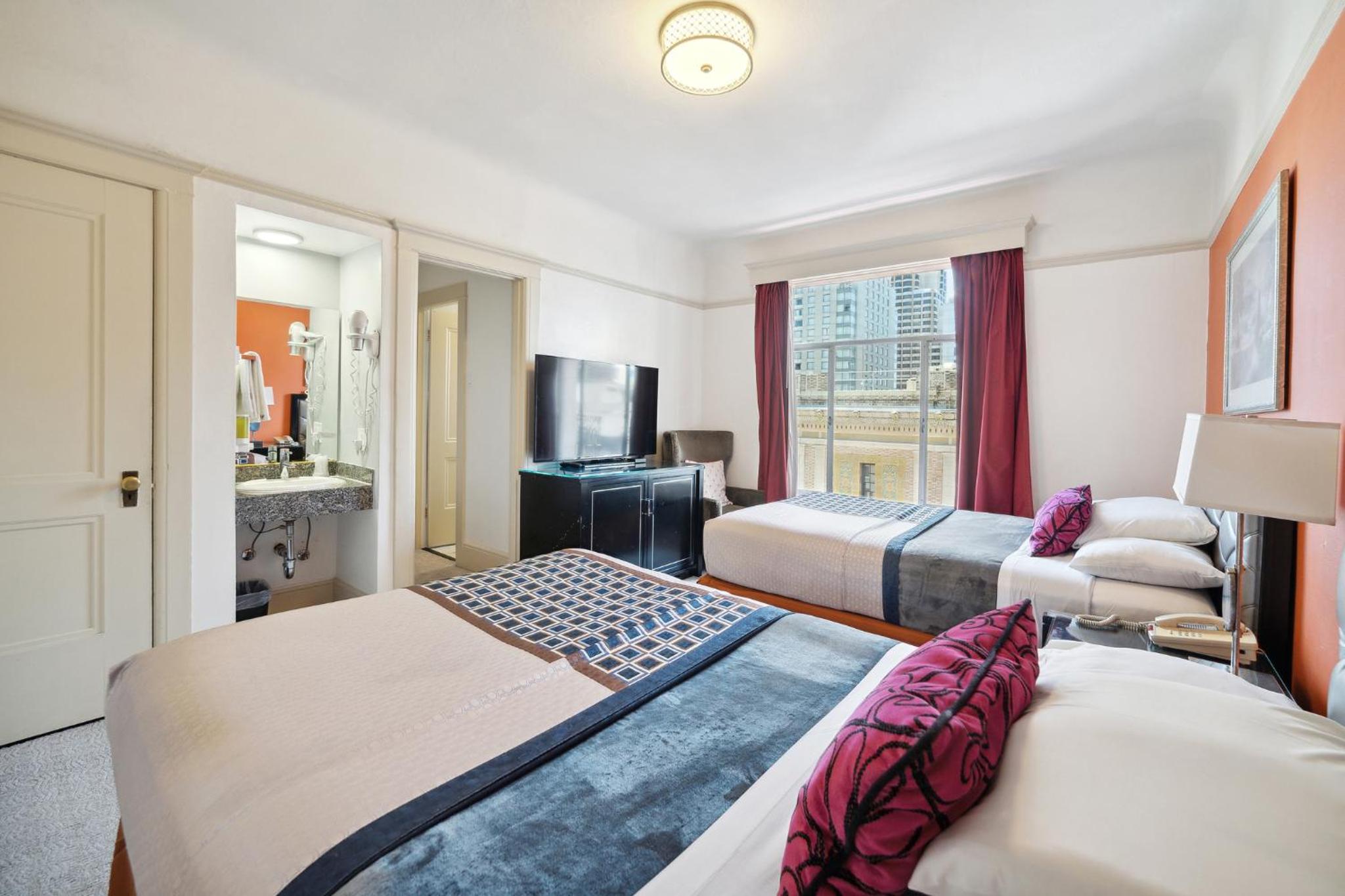 Standard Room with Two Full Size Beds - Photo 4