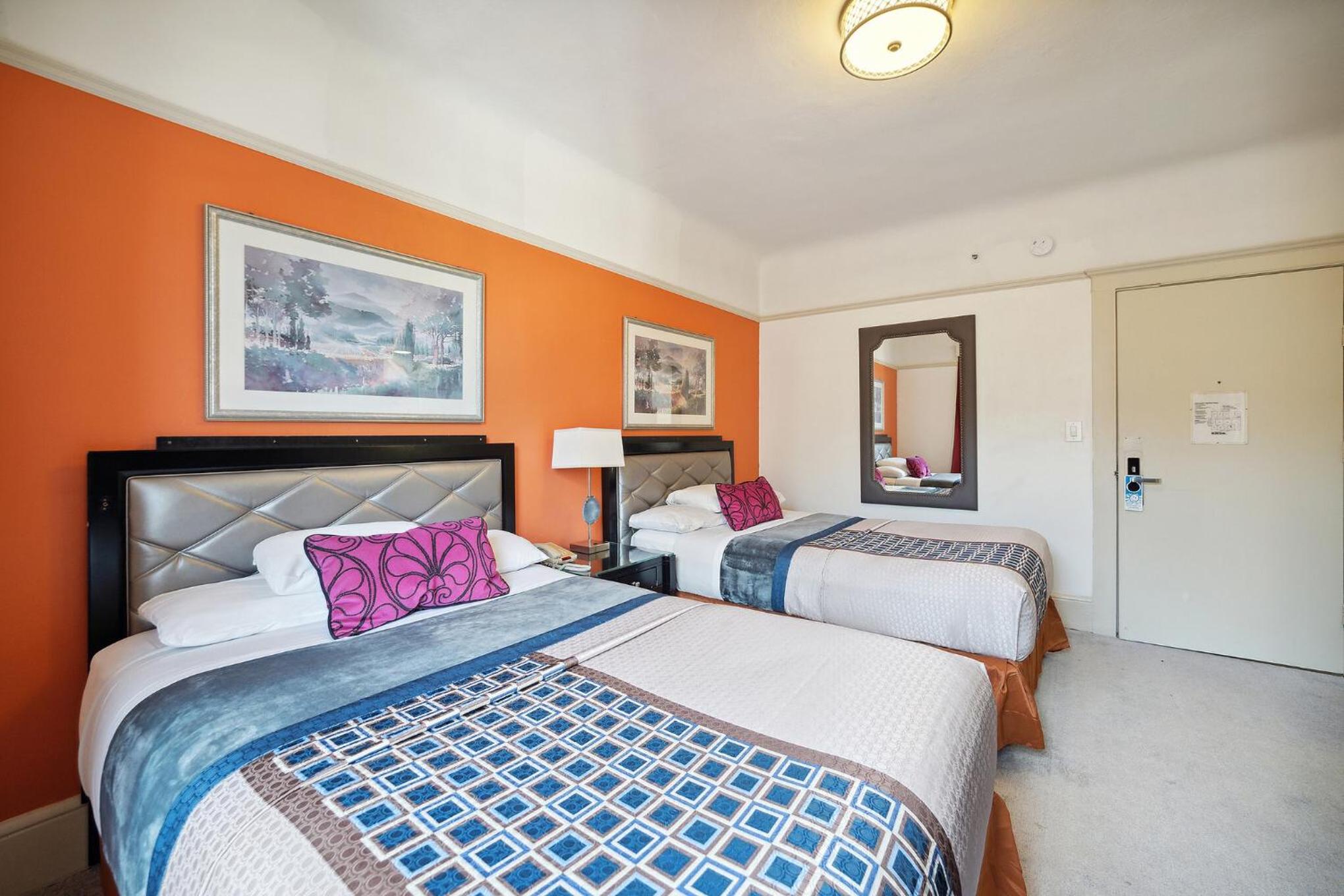 Standard Room with Two Full Size Beds - Photo 3