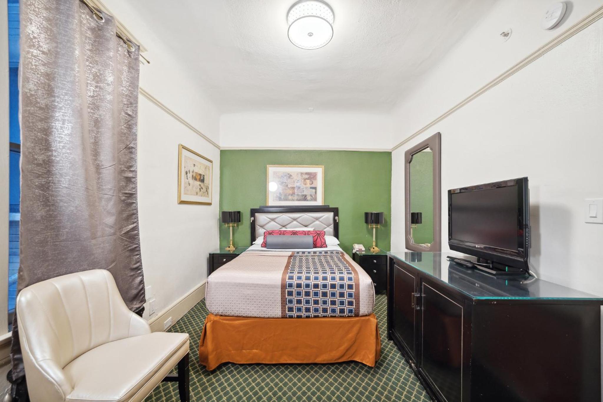 Standard with One Full Size Bed - Photo 6