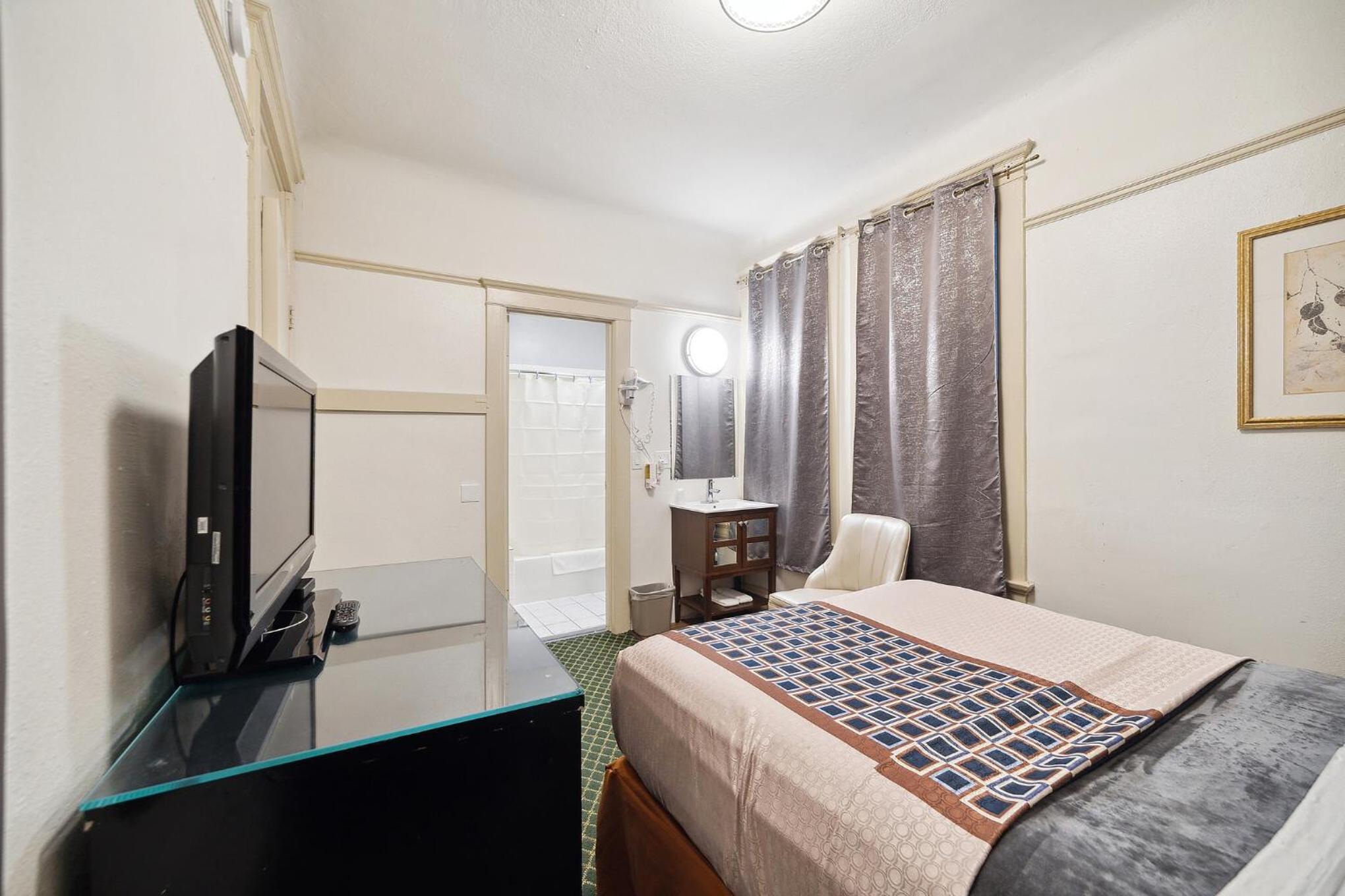 Standard with One Full Size Bed - Photo 2