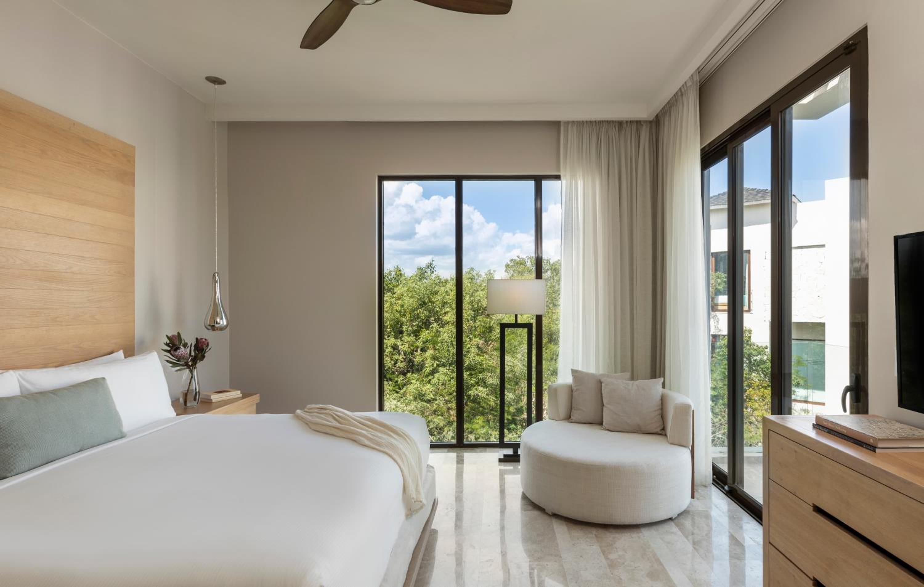 Three-Bedroom Penthouse Villa - Photo 2