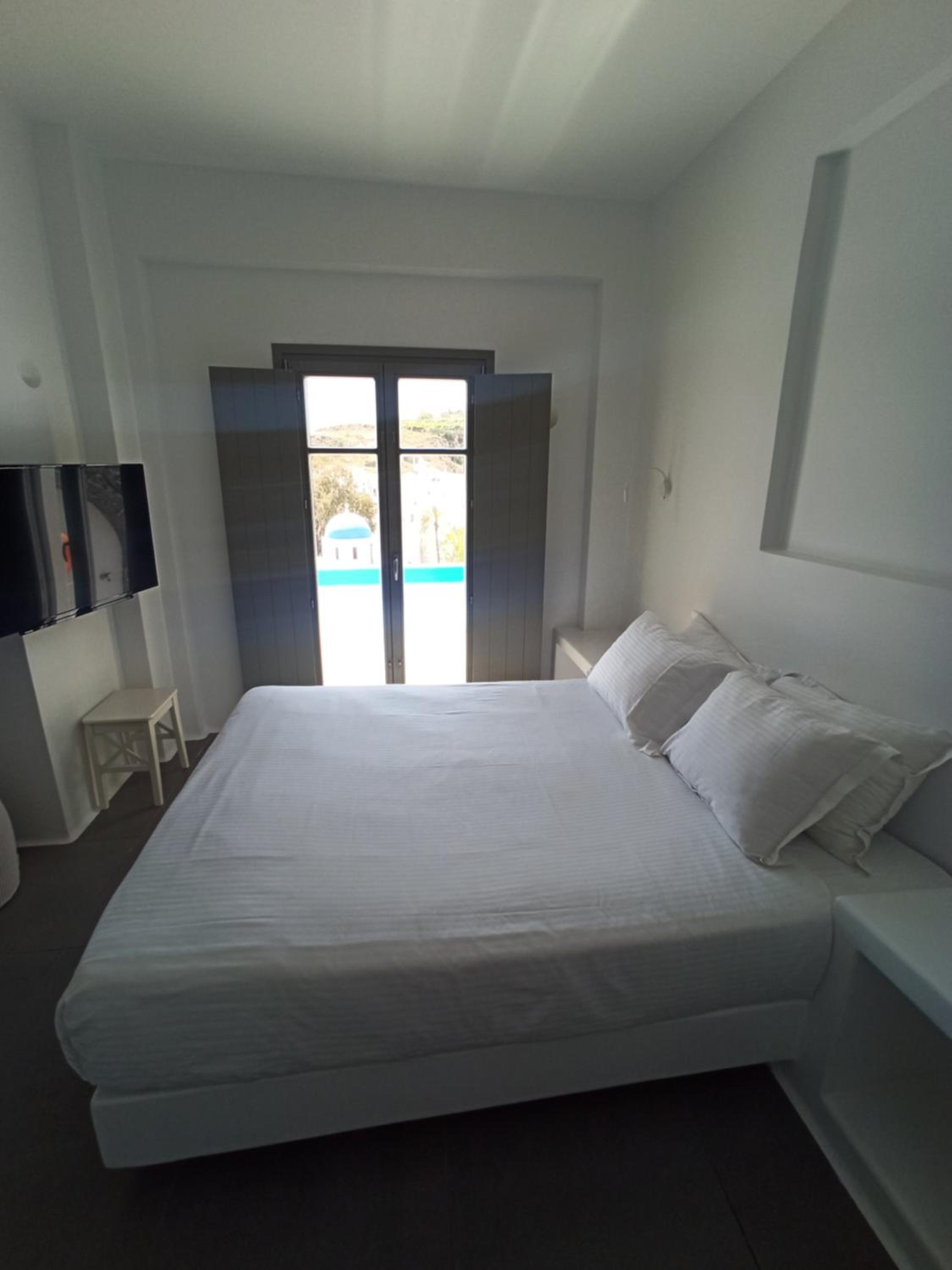 Suite with Private Pool - Photo 26