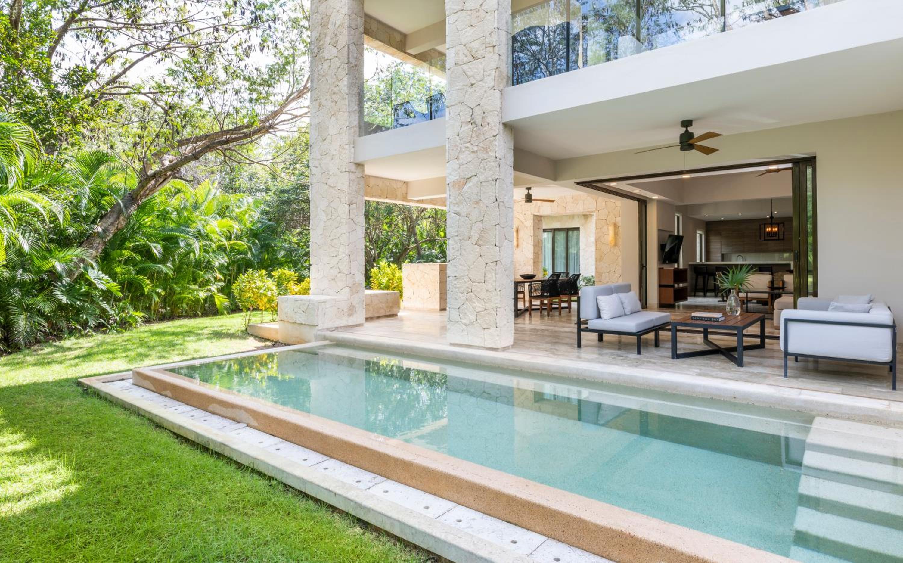 Three-Bedroom Villa with Garden - Photo 2