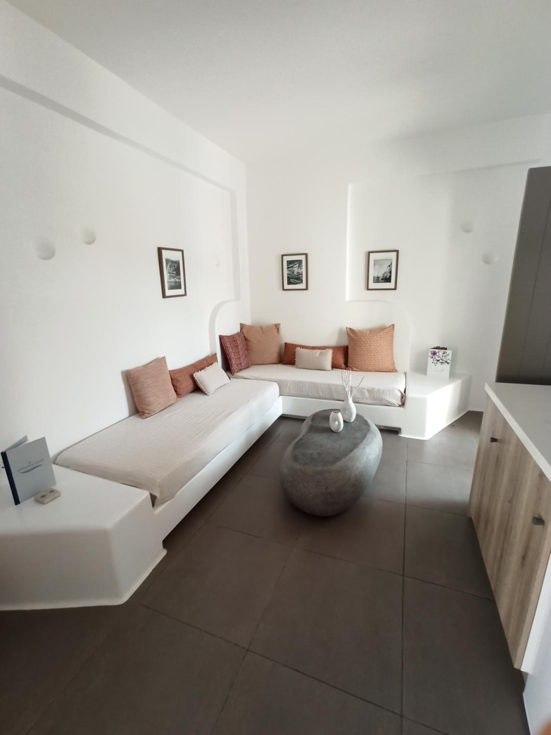 Suite with Private Pool - Photo 22