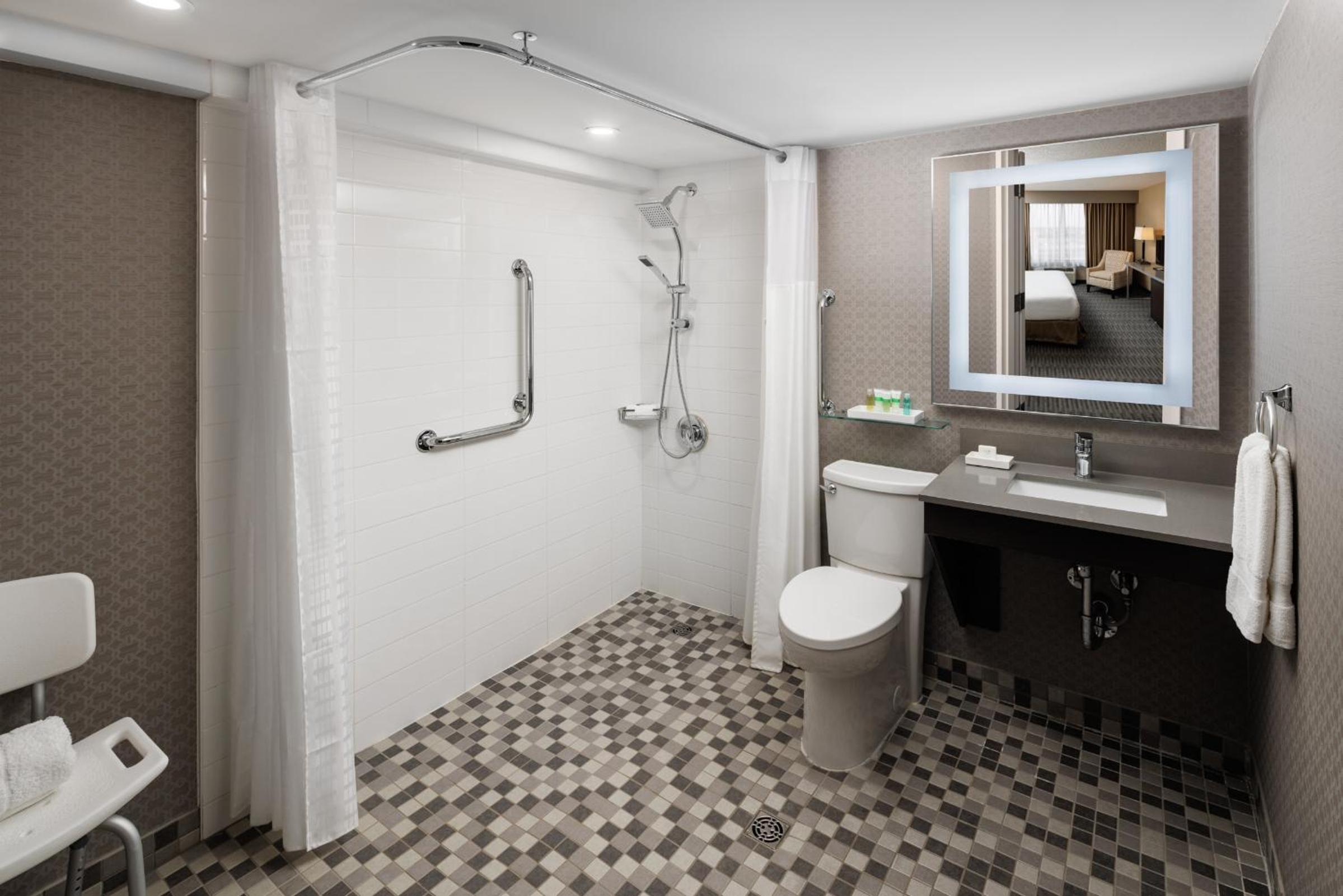 King Room - Disability Access photo 2