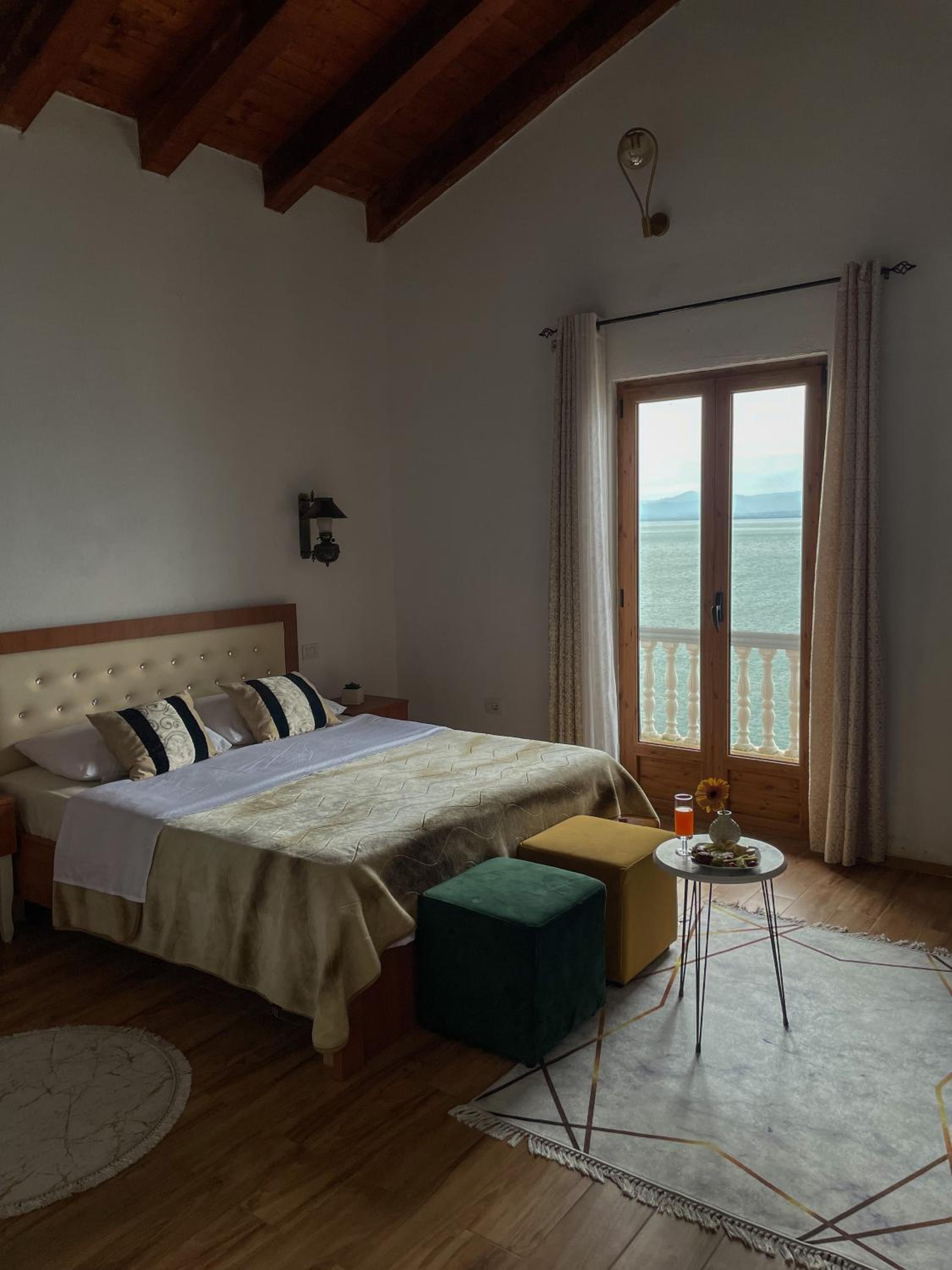 Double Room with Lake View photo 1