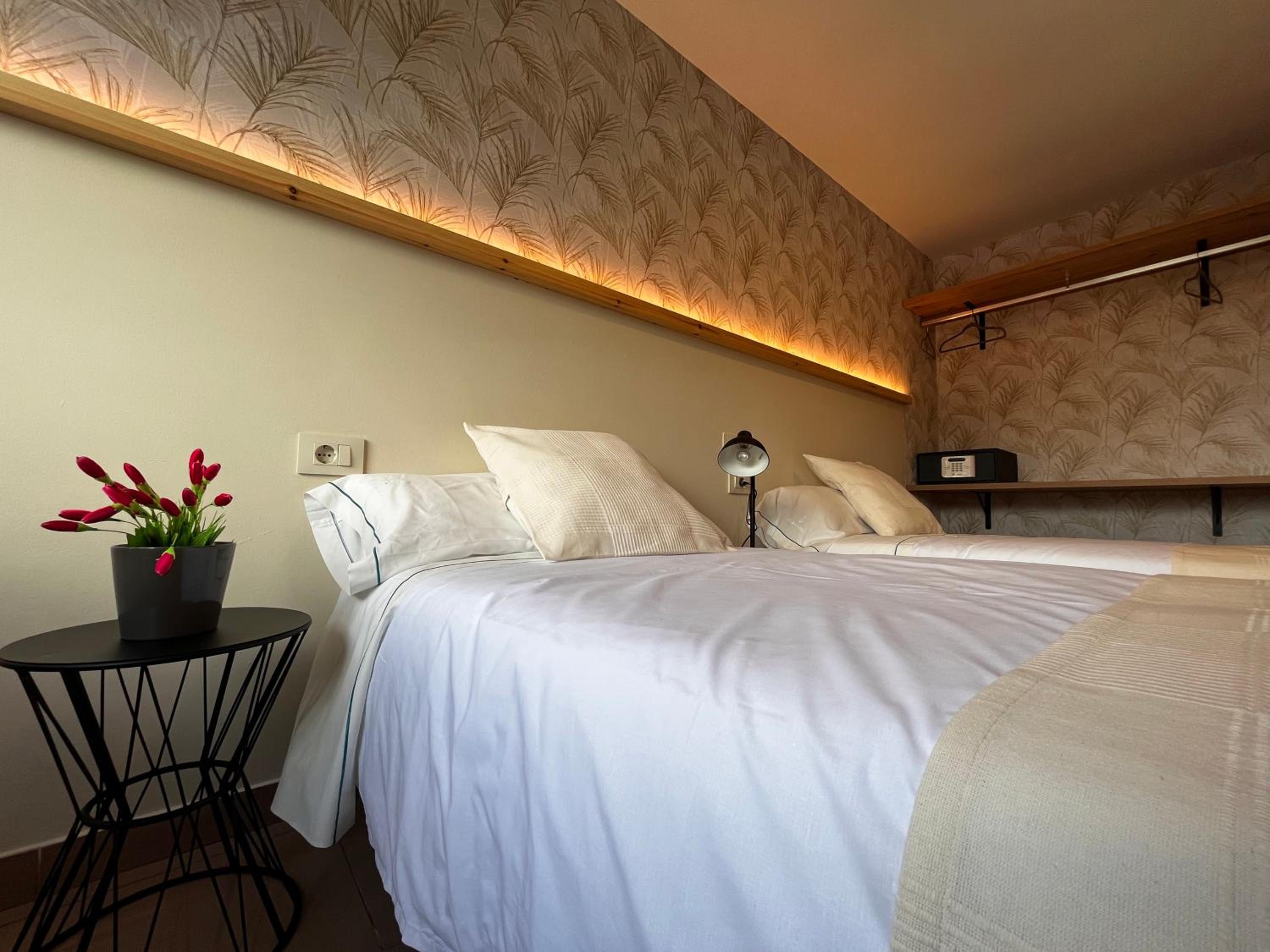 Twin Room - Photo 5
