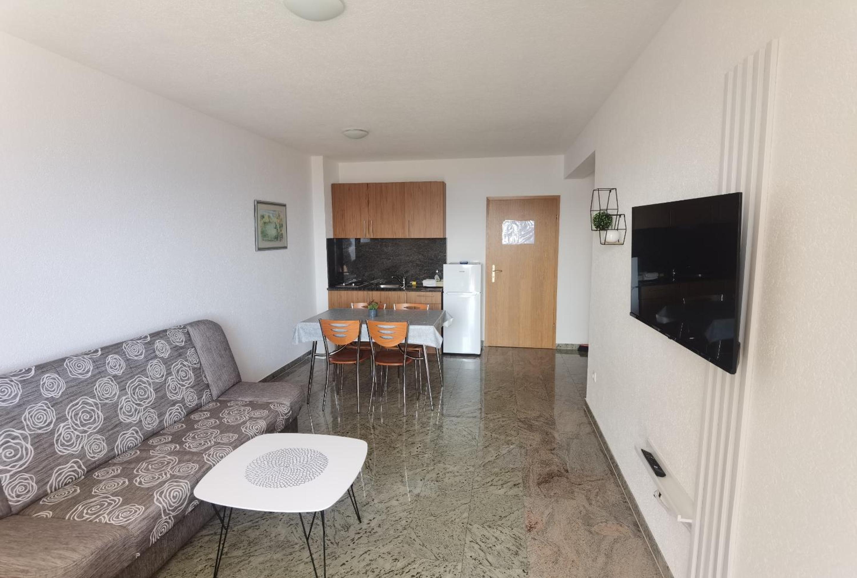 One-Bedroom Apartment photo 2