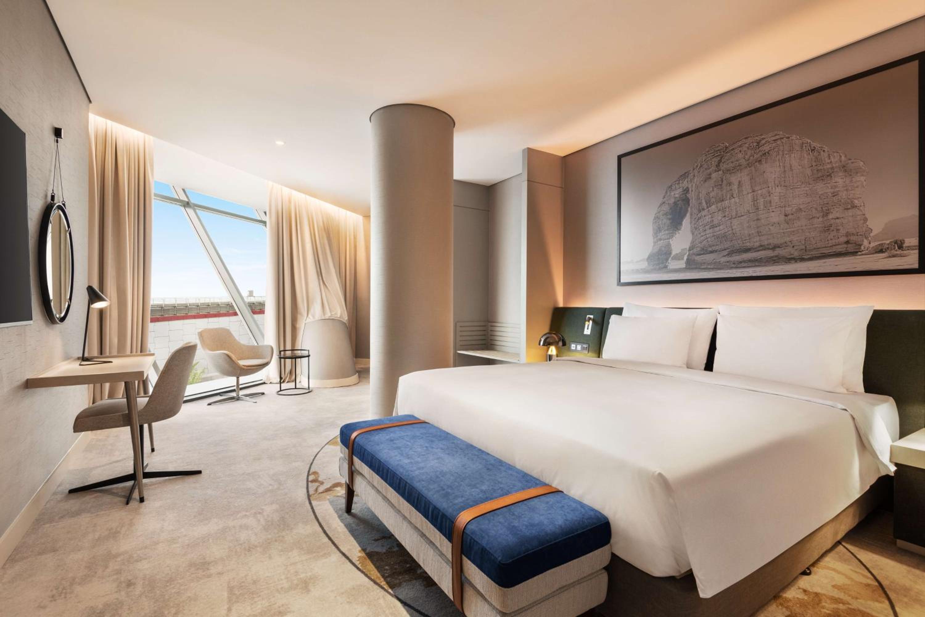 Executive Suite - Lounge Access - Photo 1