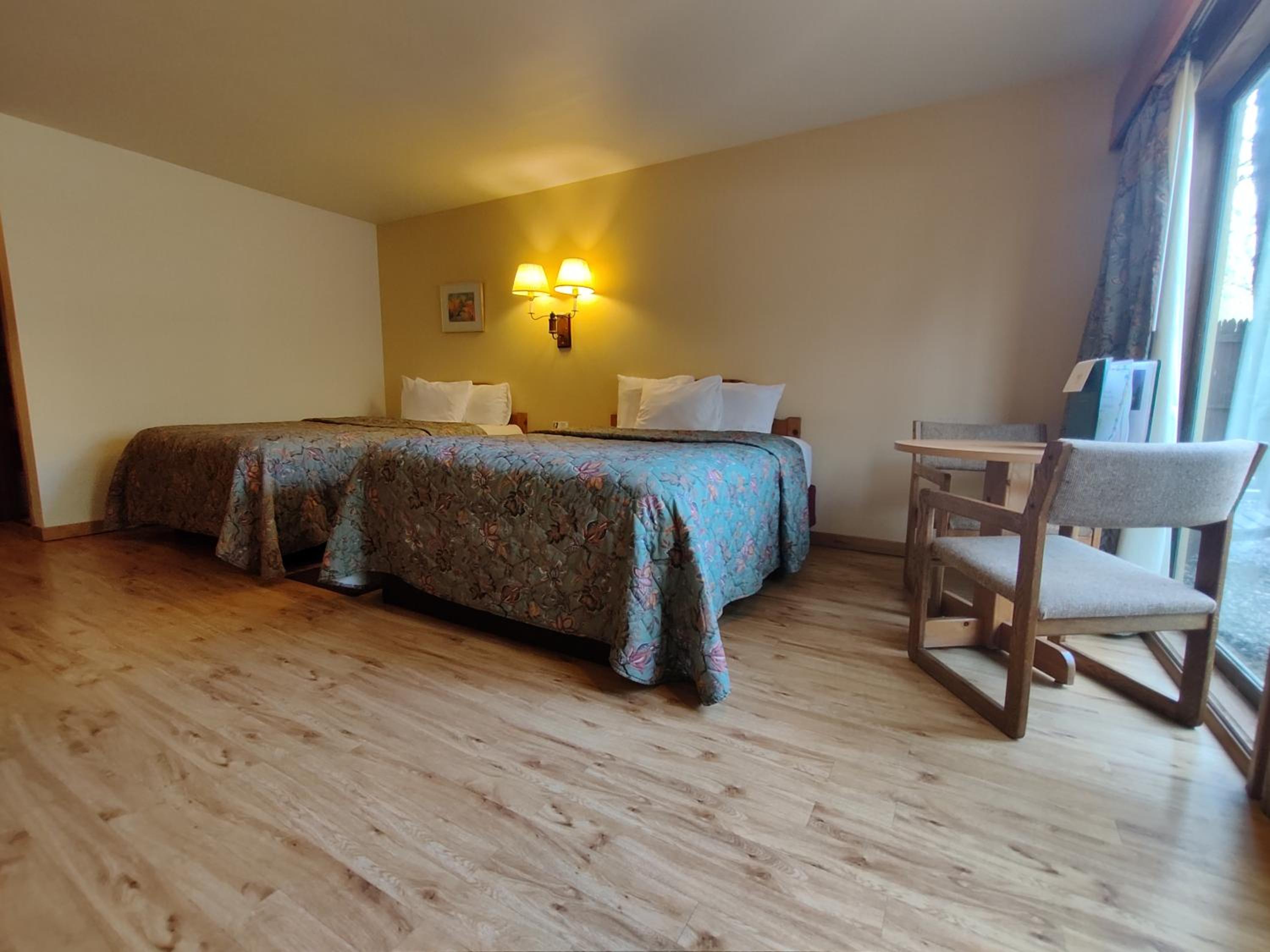 Queen Room with Two Queen Beds - Lower Level 