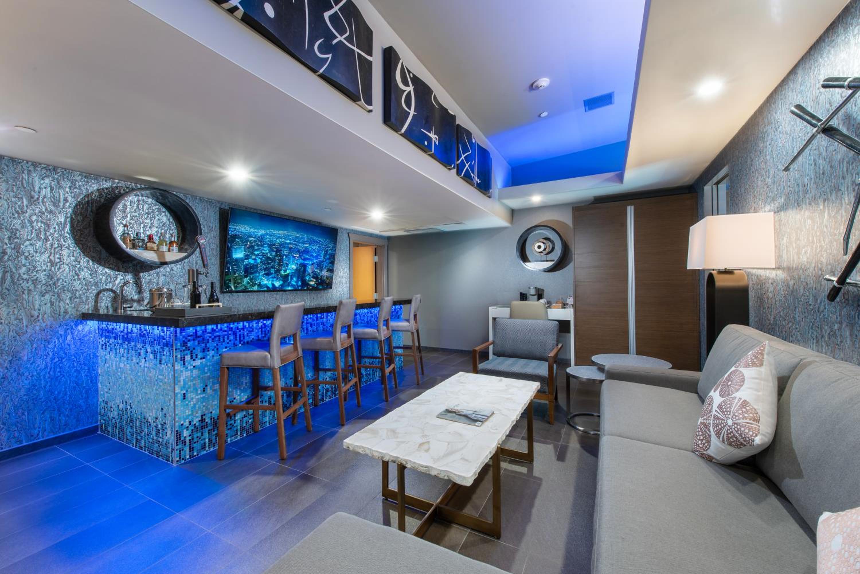 Penthouse Suite photo 1