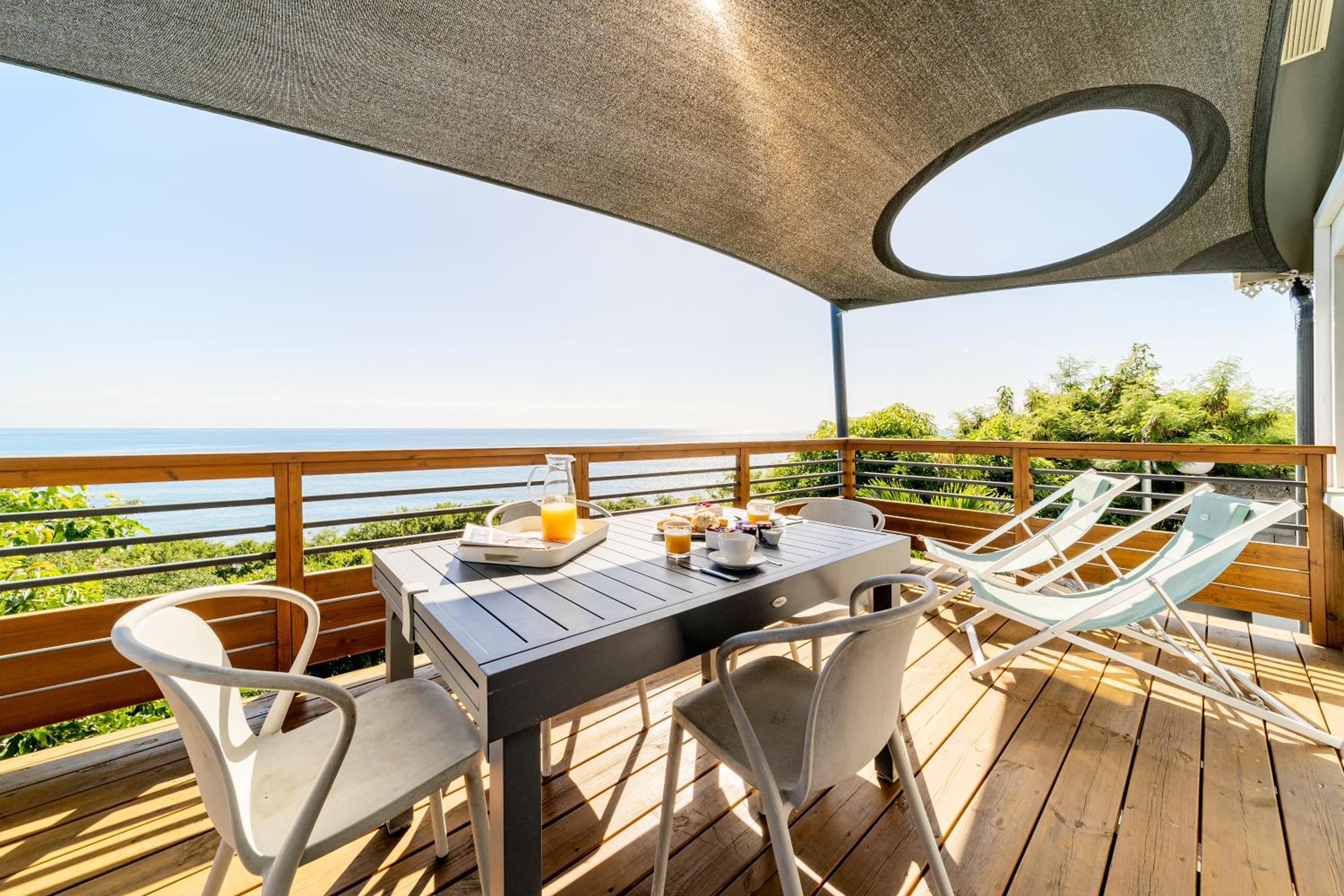 Apartment with Sea View photo 2