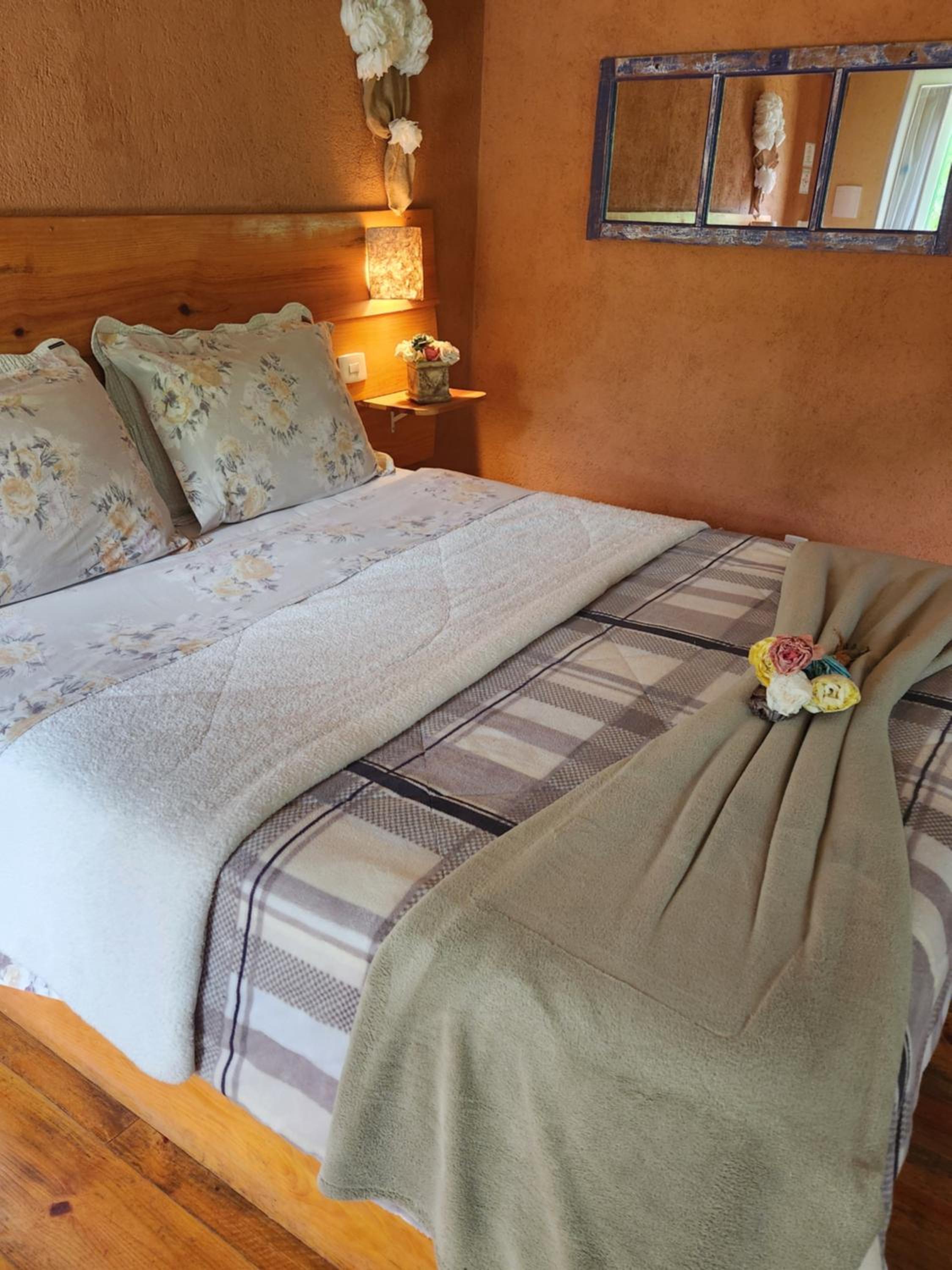 Deluxe Chalet with Hot Tub 2 photo 2