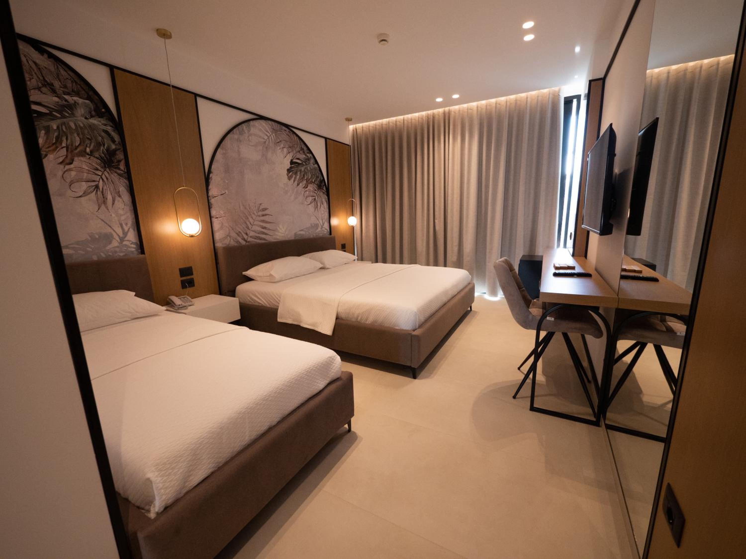 Deluxe Triple Room with Balcony and Sea View photo 1