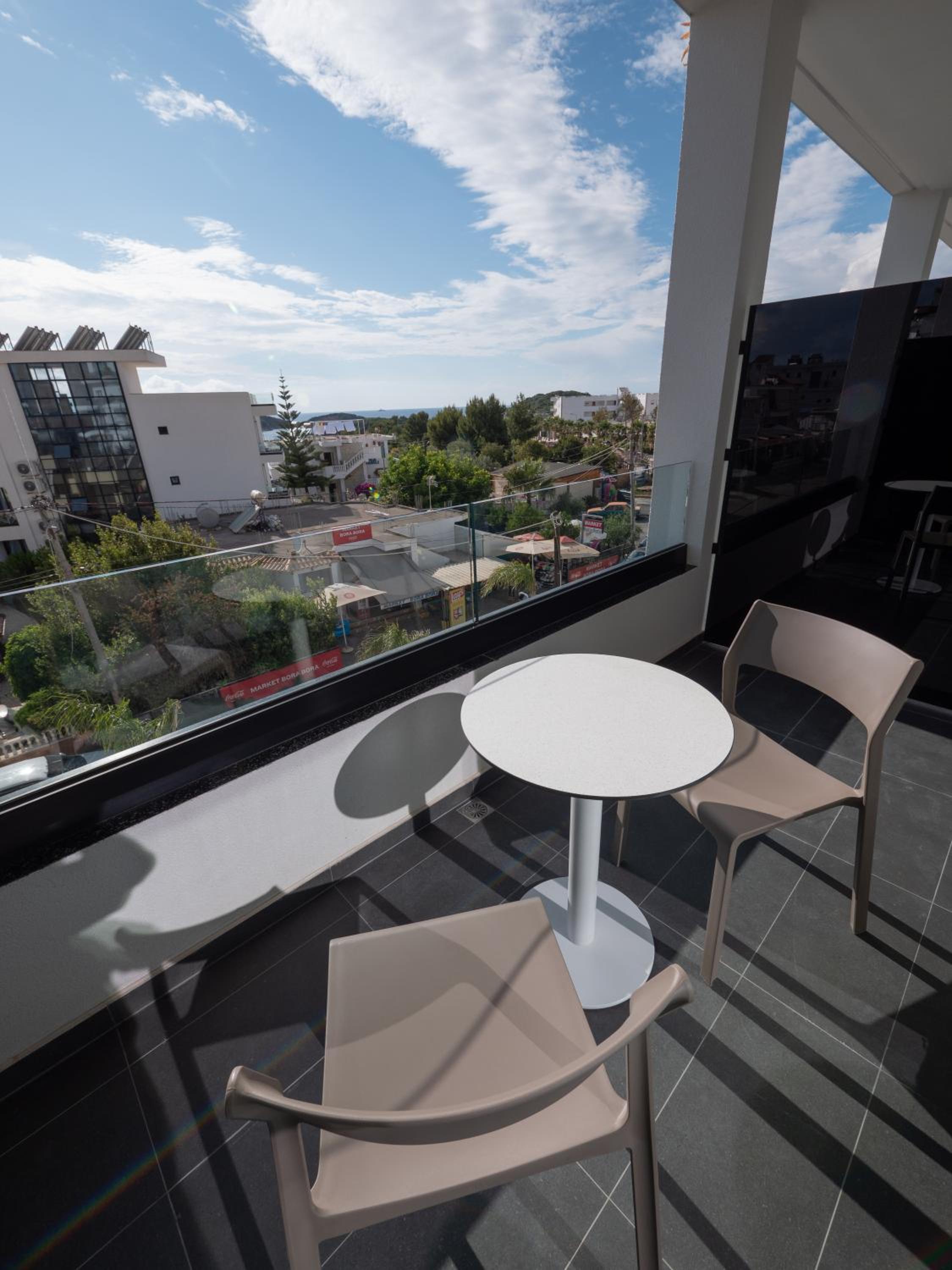 Deluxe Triple Room with Balcony