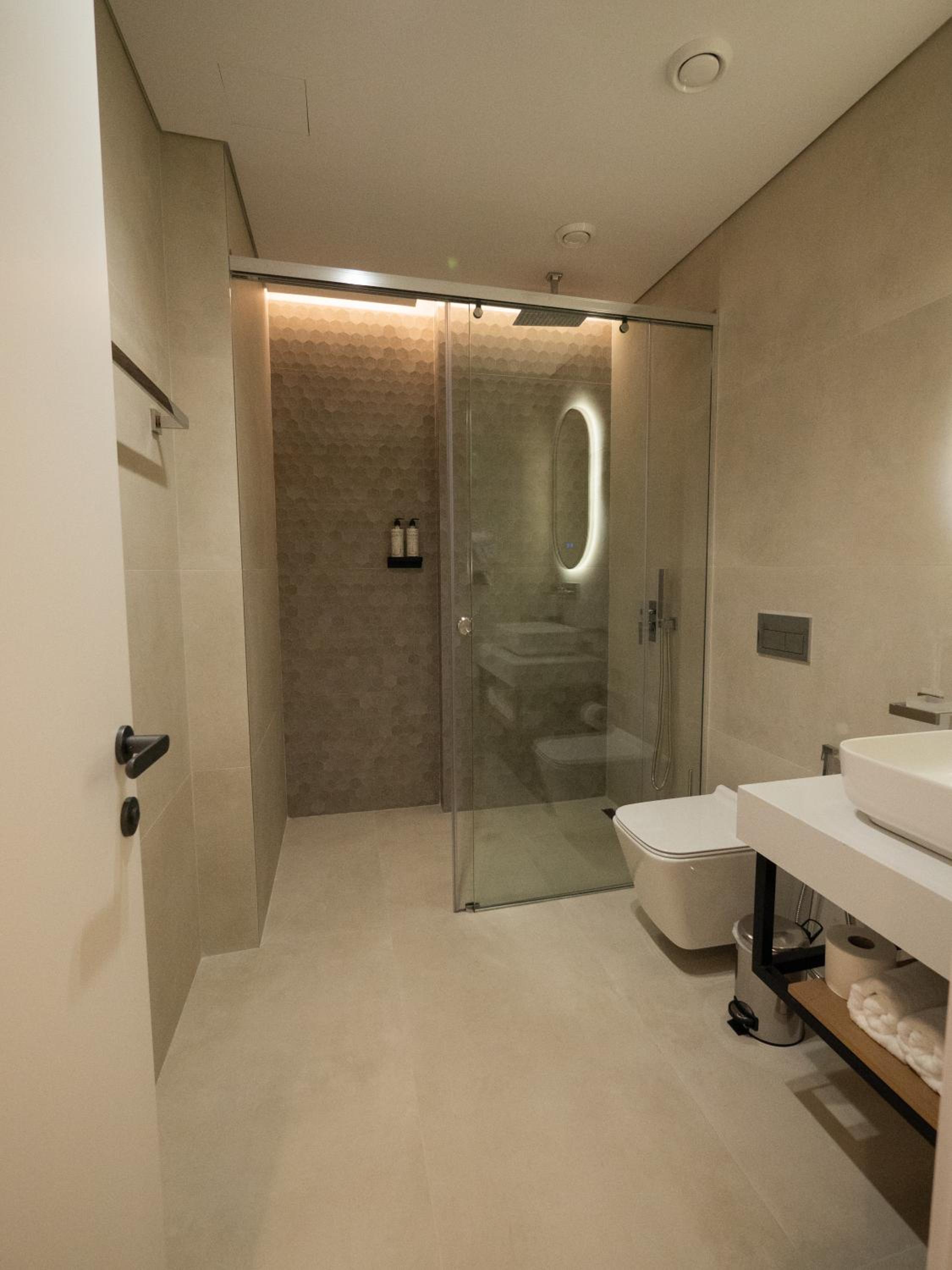 Deluxe Double Room with Balcony photo 3