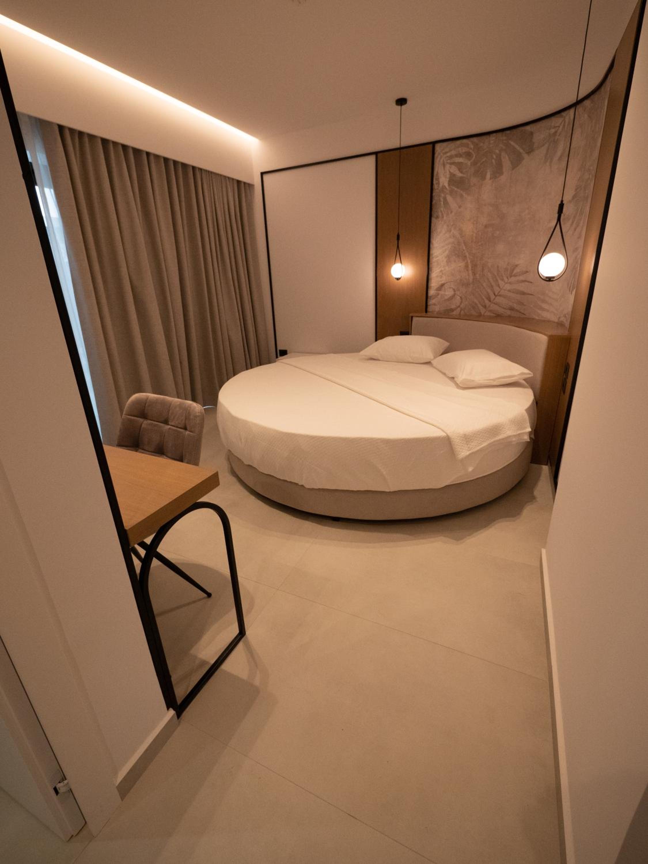 Deluxe Double Room with Balcony - Ground Floor photo 1
