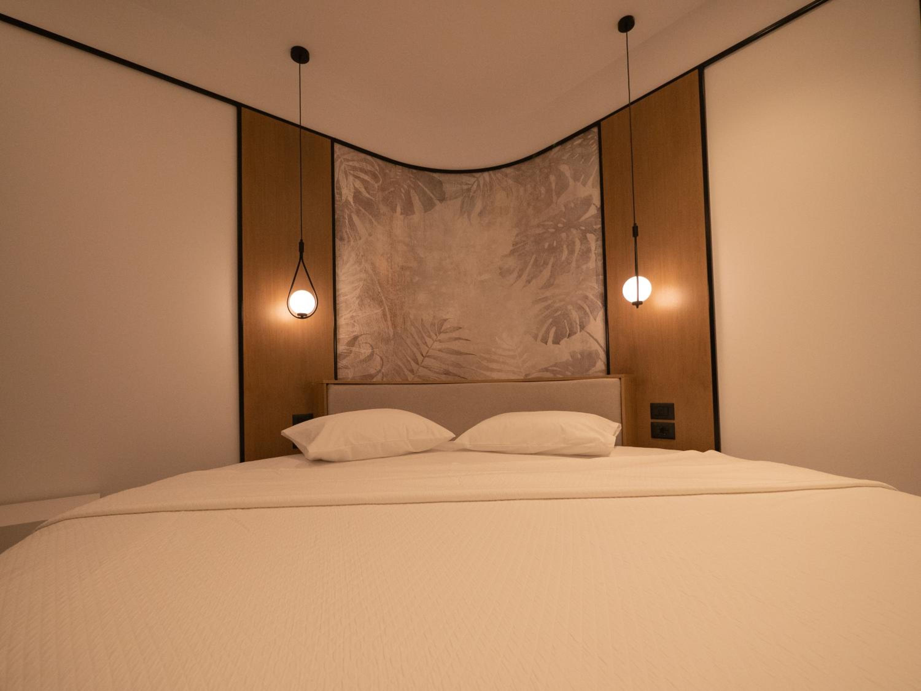 Deluxe Double Room with Balcony - Ground Floor photo 2
