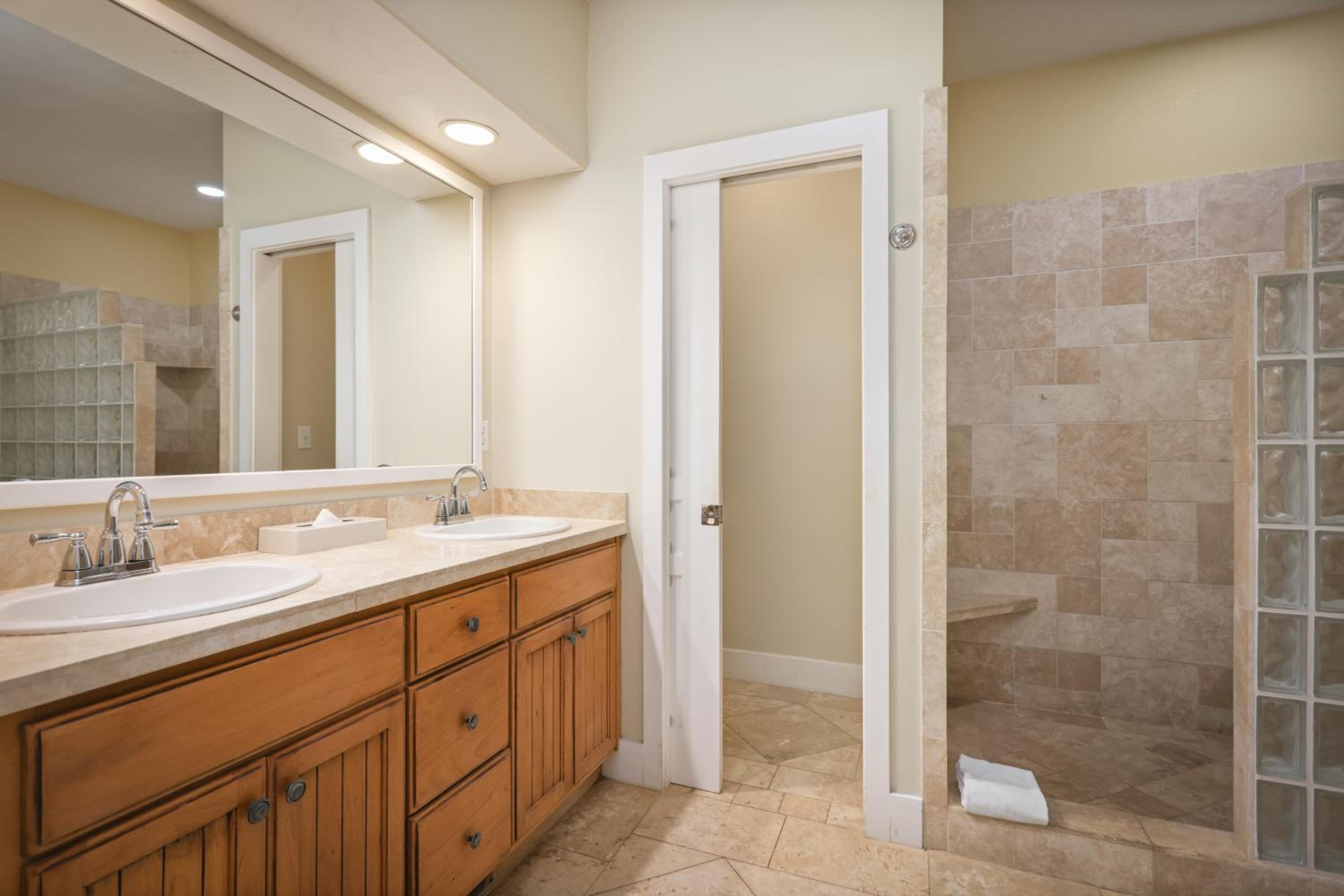 Two-Bedroom Suite with Garden View - Photo 4