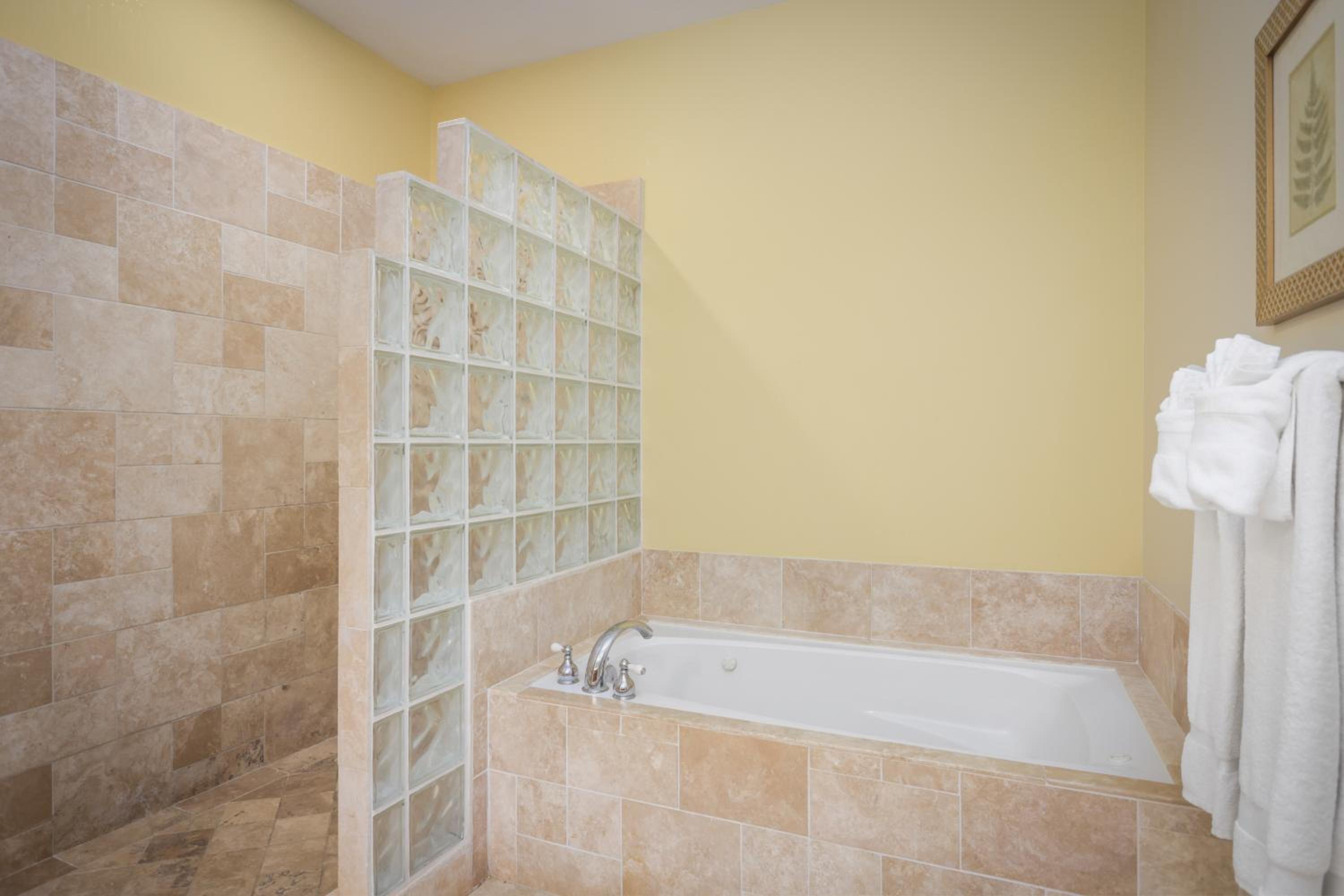 Two-Bedroom Suite with Garden View - Photo 5