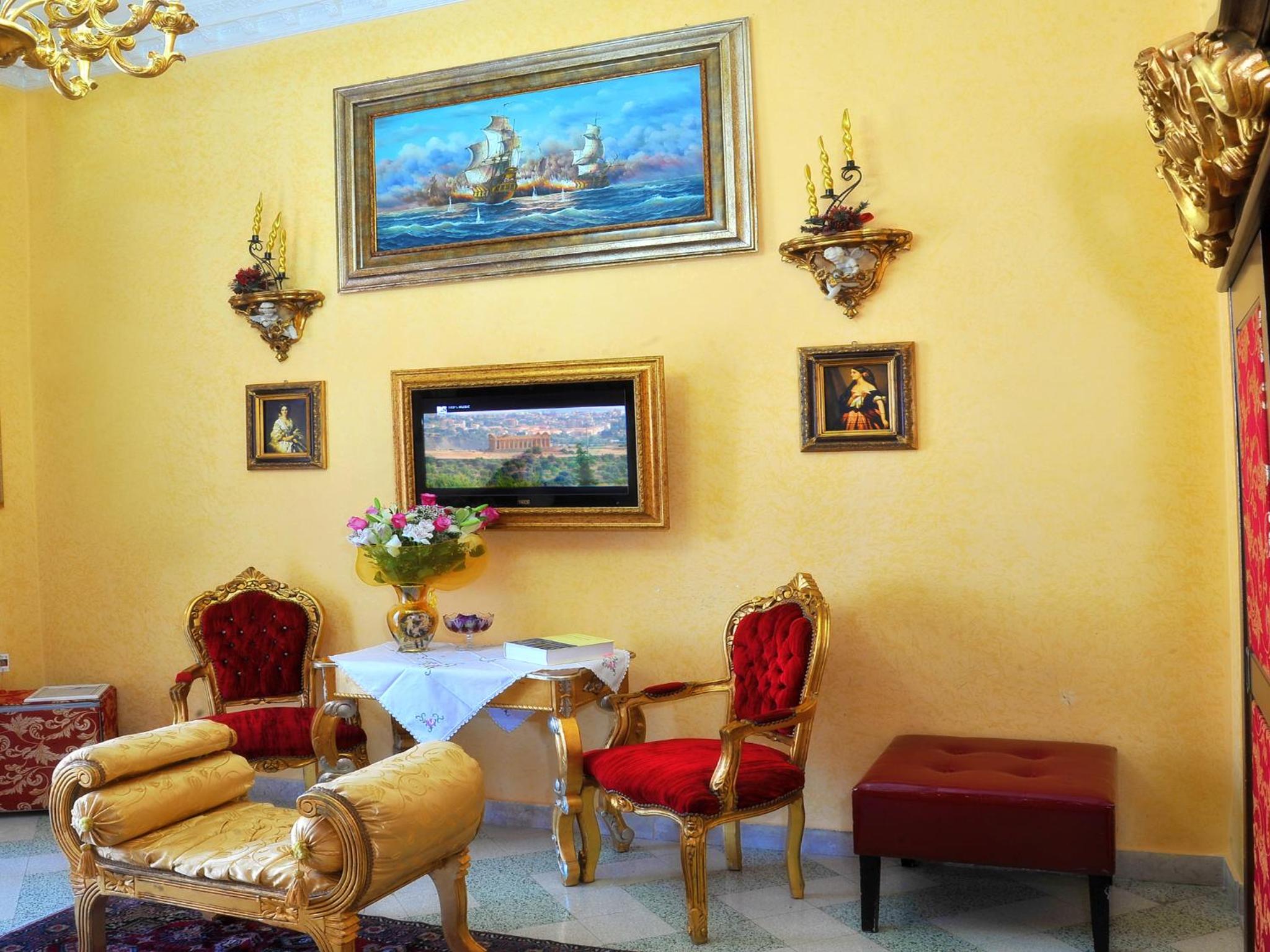 Deluxe Suite with Sea View - Photo 11