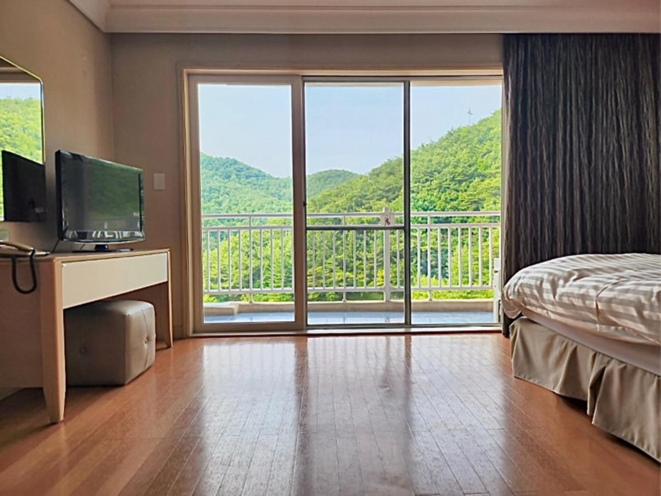 [EAST] Family(Kitchen/Standard/Bed)-Bed Type Randomly Assigned - Photo 3