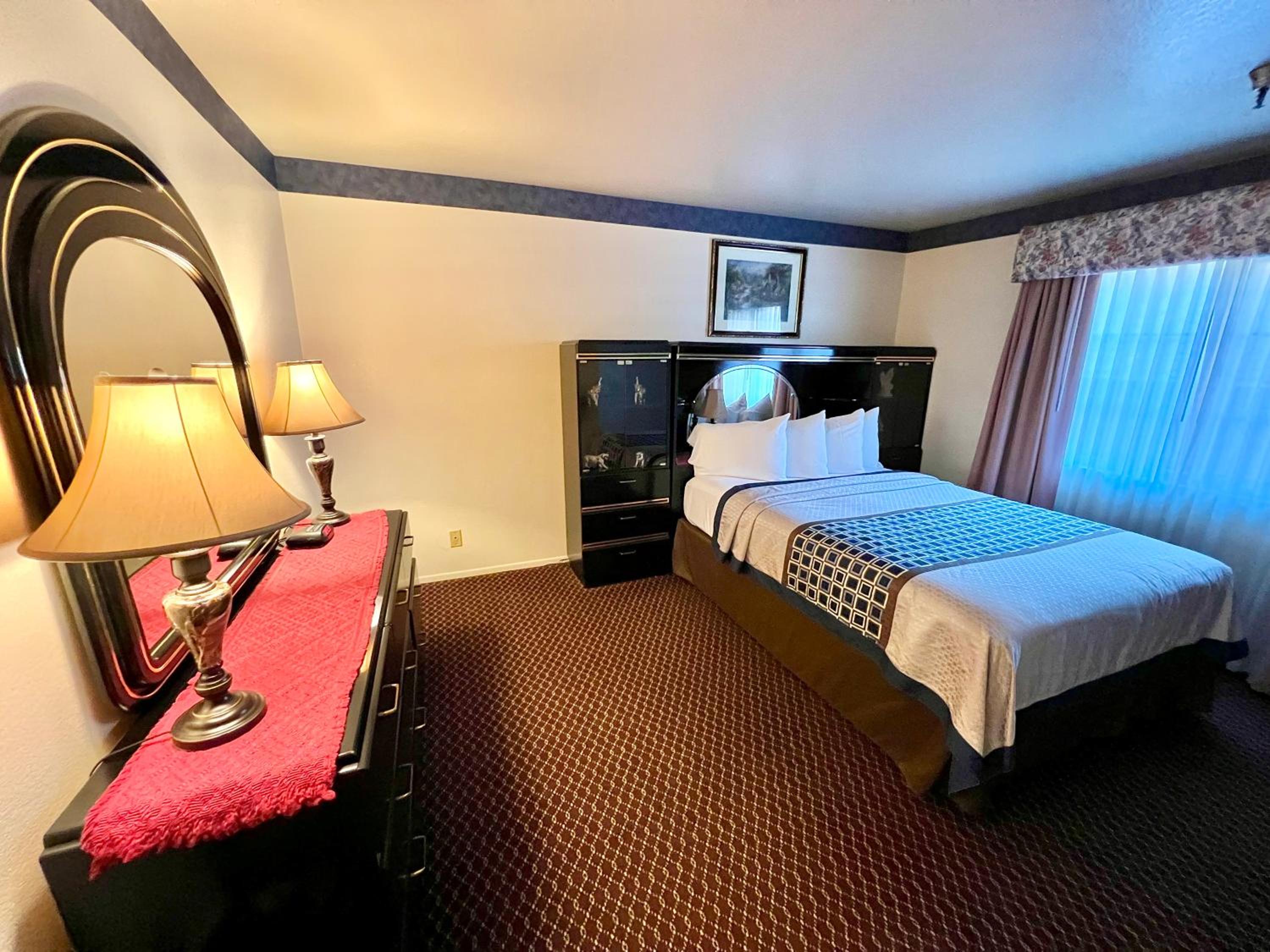 Two-Bedroom Suite - Photo 4