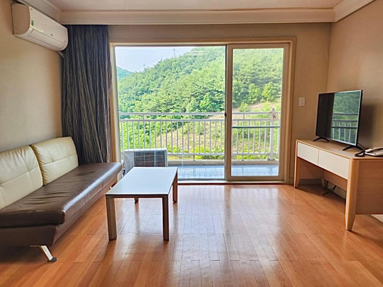 [WEST] Suite(No Kitchen/Standard/Bed) - Photo 1