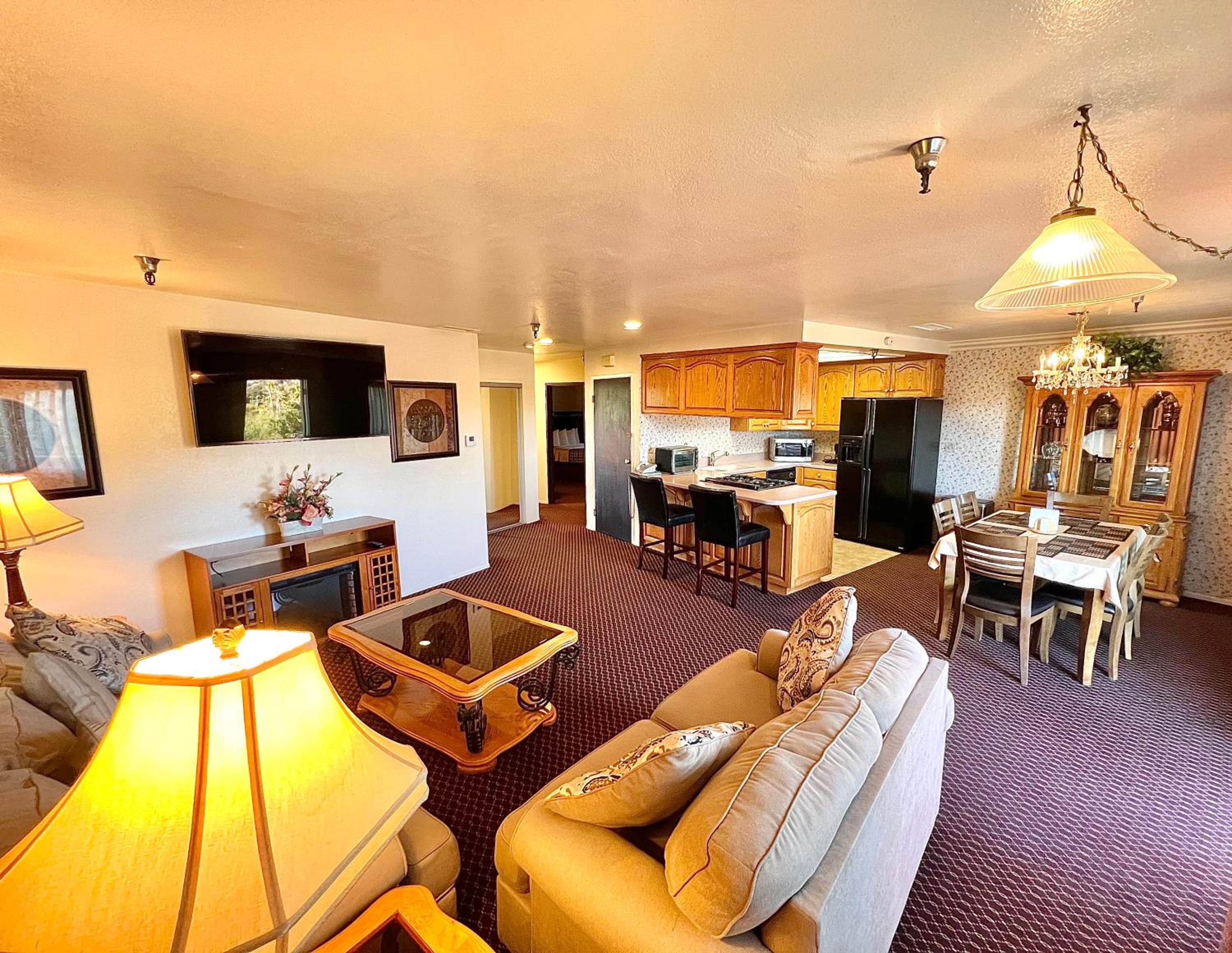 Two-Bedroom Suite - Photo 2