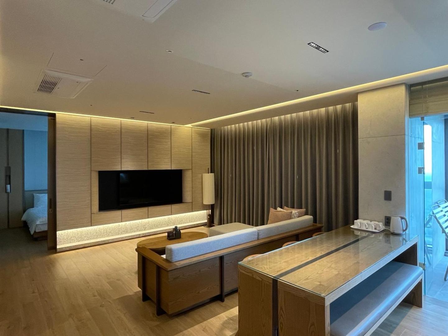 Gold Suite (No Kitchen/Panorama View/Bed) - Photo 3