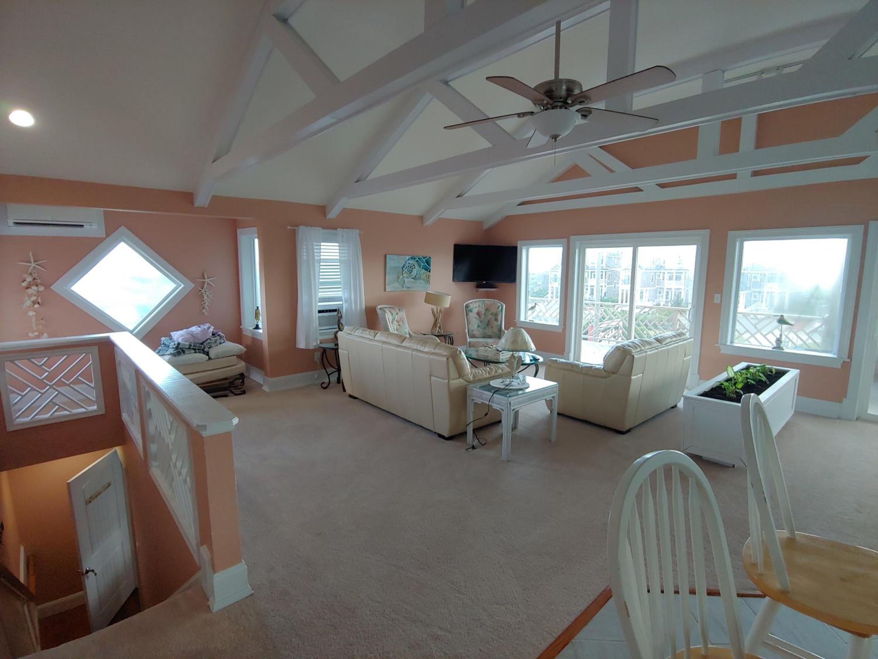Five-Bedroom House photo 1
