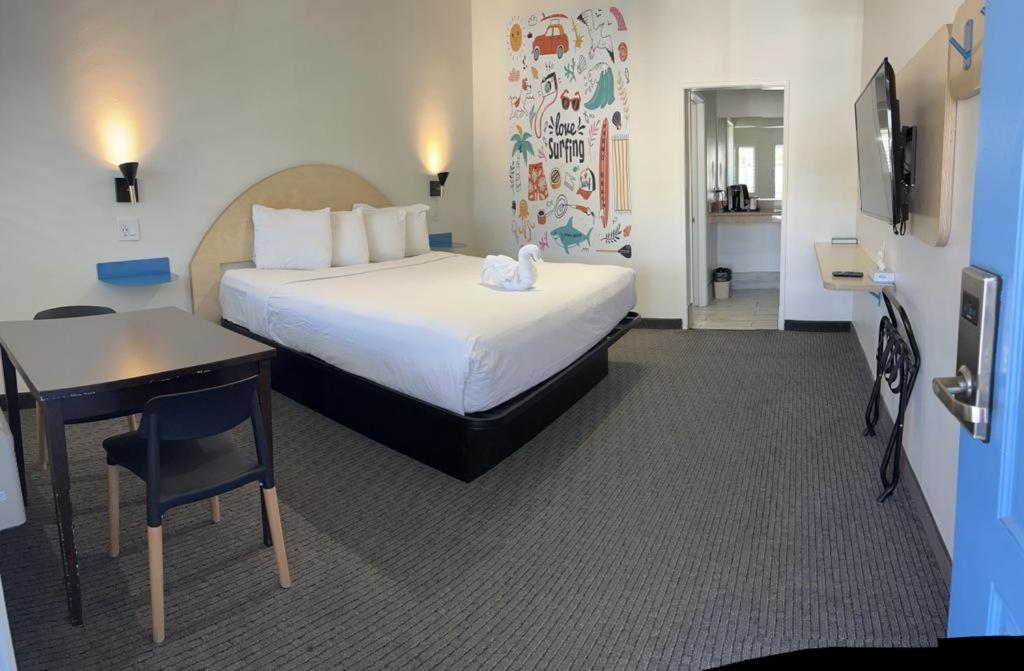 King Room - Non-Smoking - Photo 2