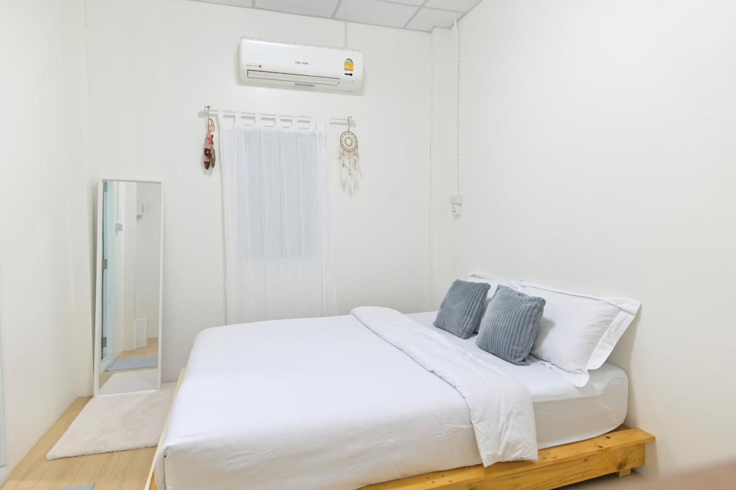 Deluxe Double Room - Photo 9