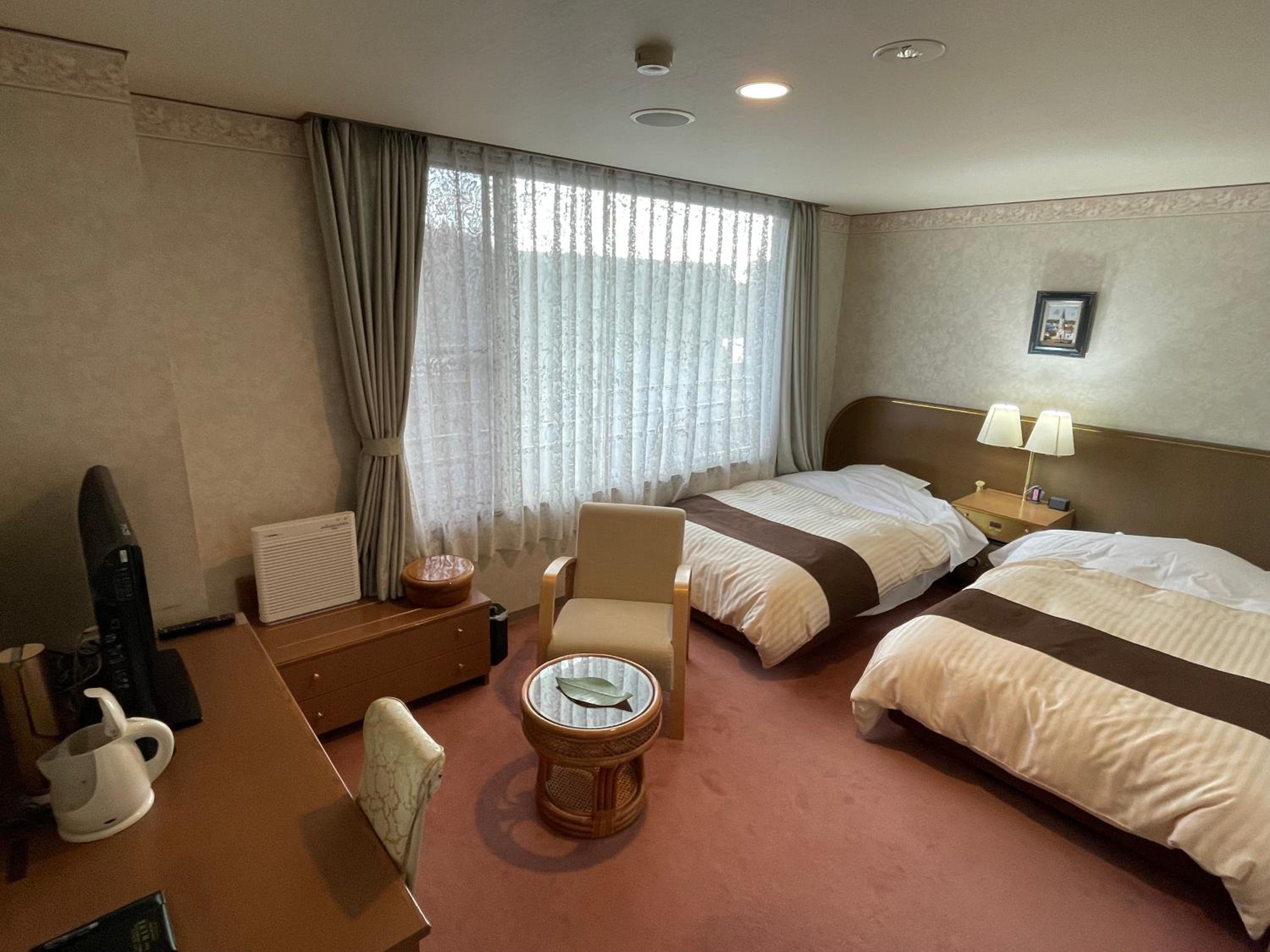 Twin Room-Mountain Side - Non-Smoking photo 2