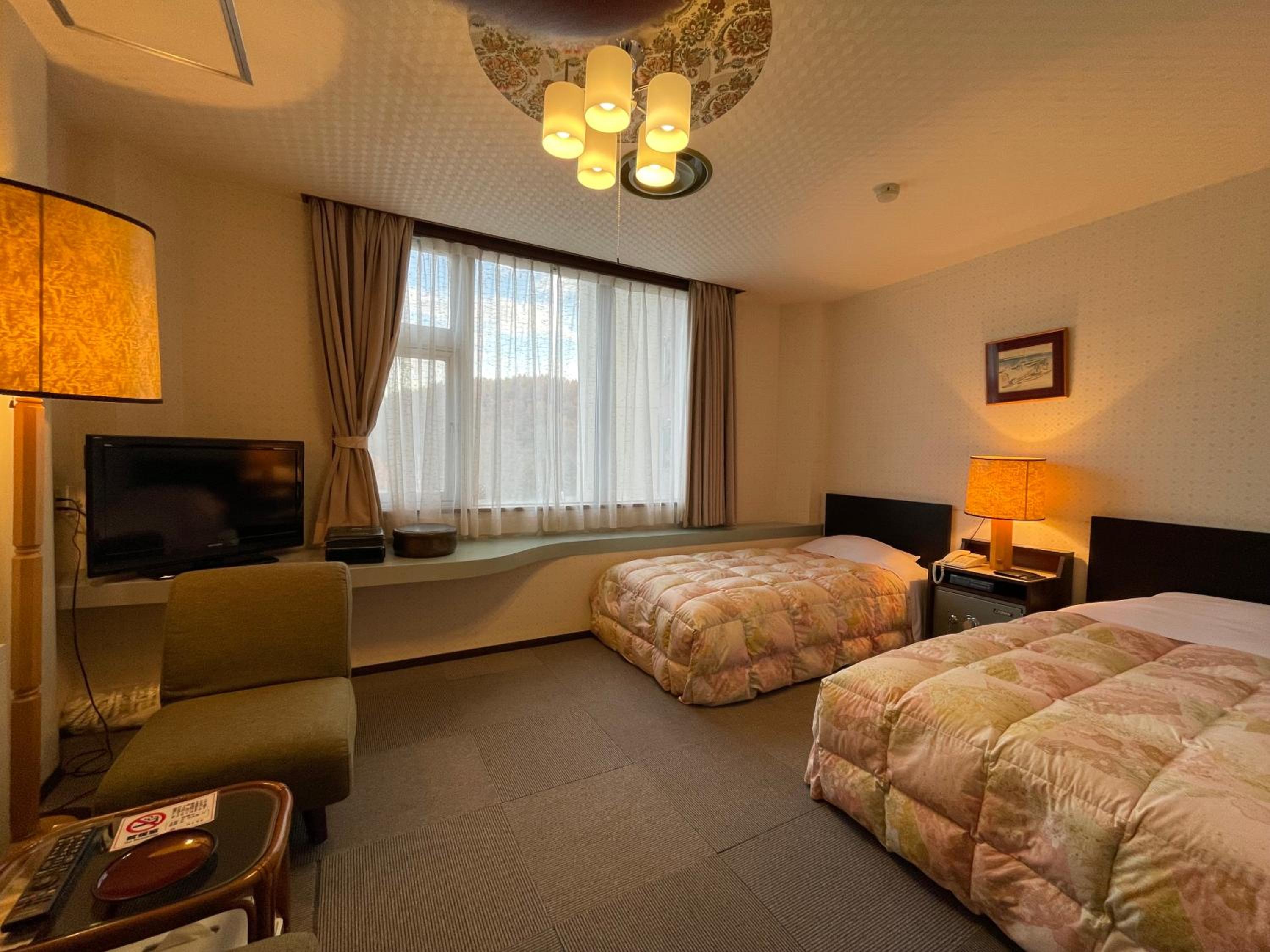 Twin Room-Mountain Side - Non-Smoking photo 3