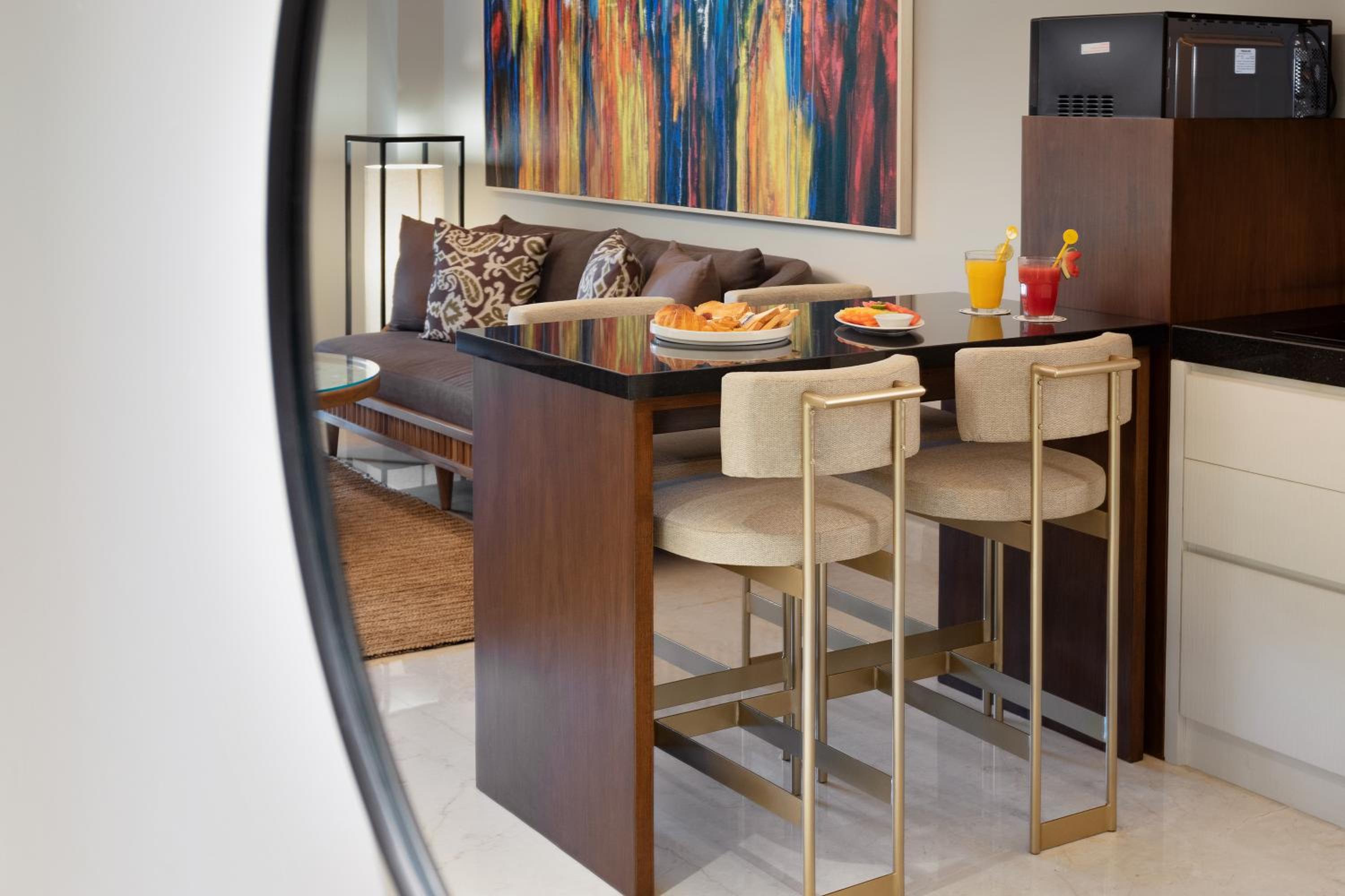 Two-Bedroom Garden Suite - Photo 6