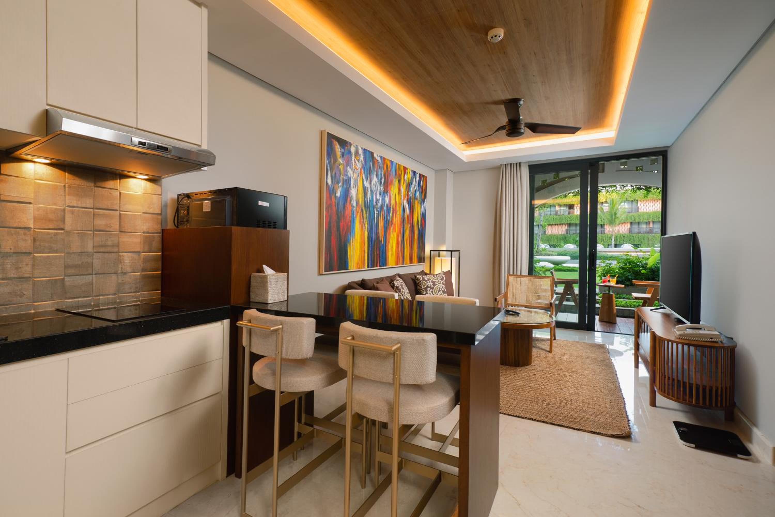 Two-Bedroom Garden Suite - Photo 12