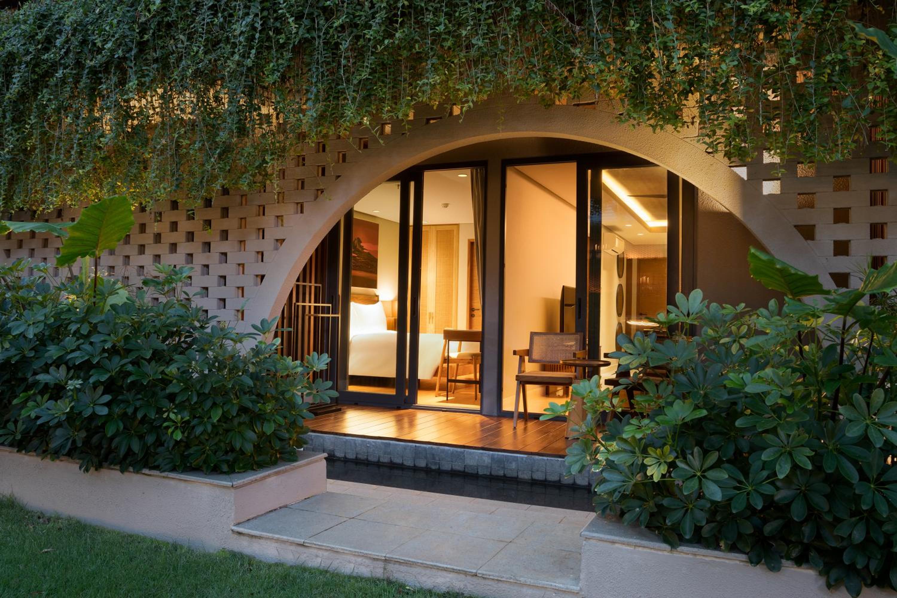 Two-Bedroom Garden Suite - Photo 4