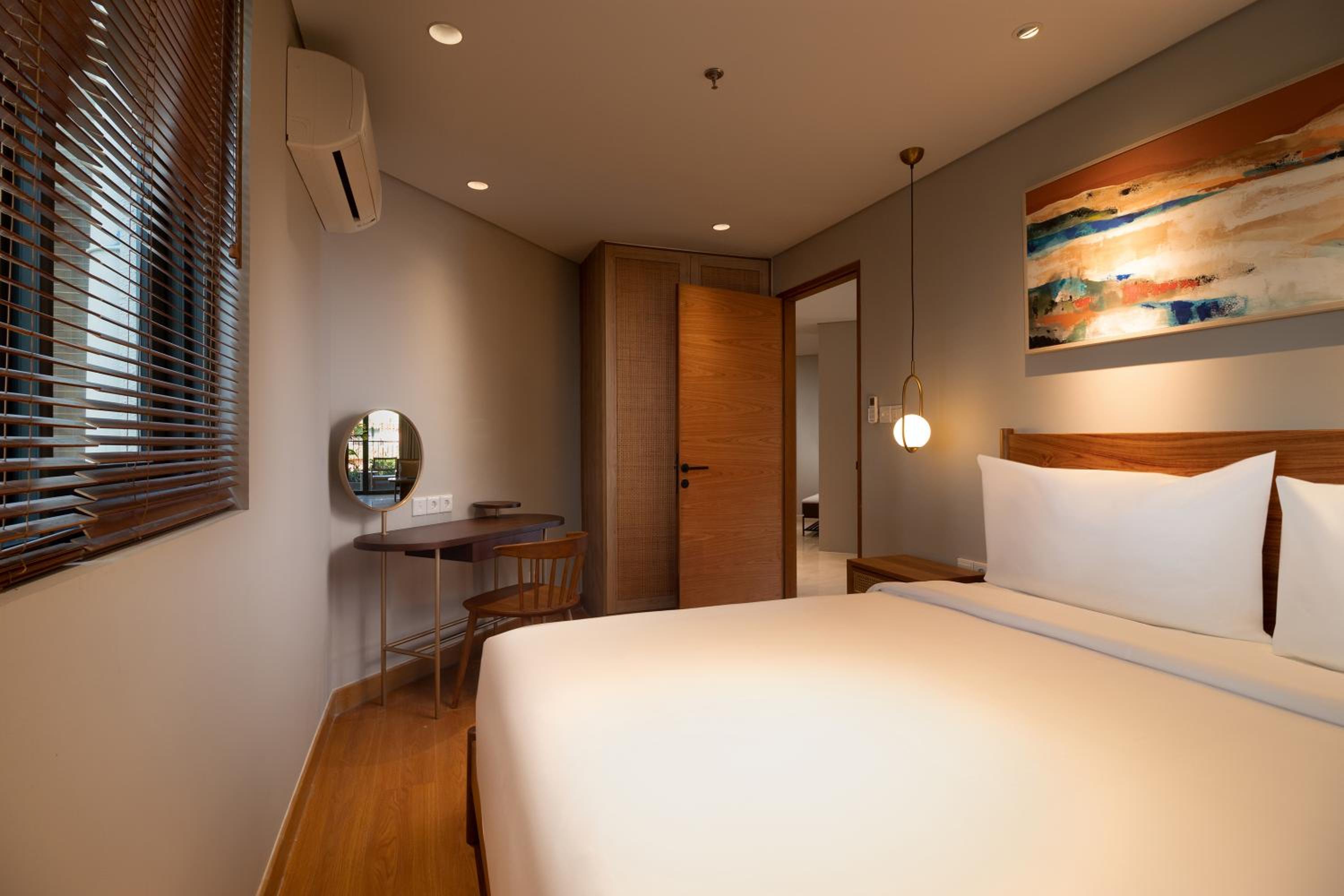 Three-Bedroom Garden Suite - Photo 6