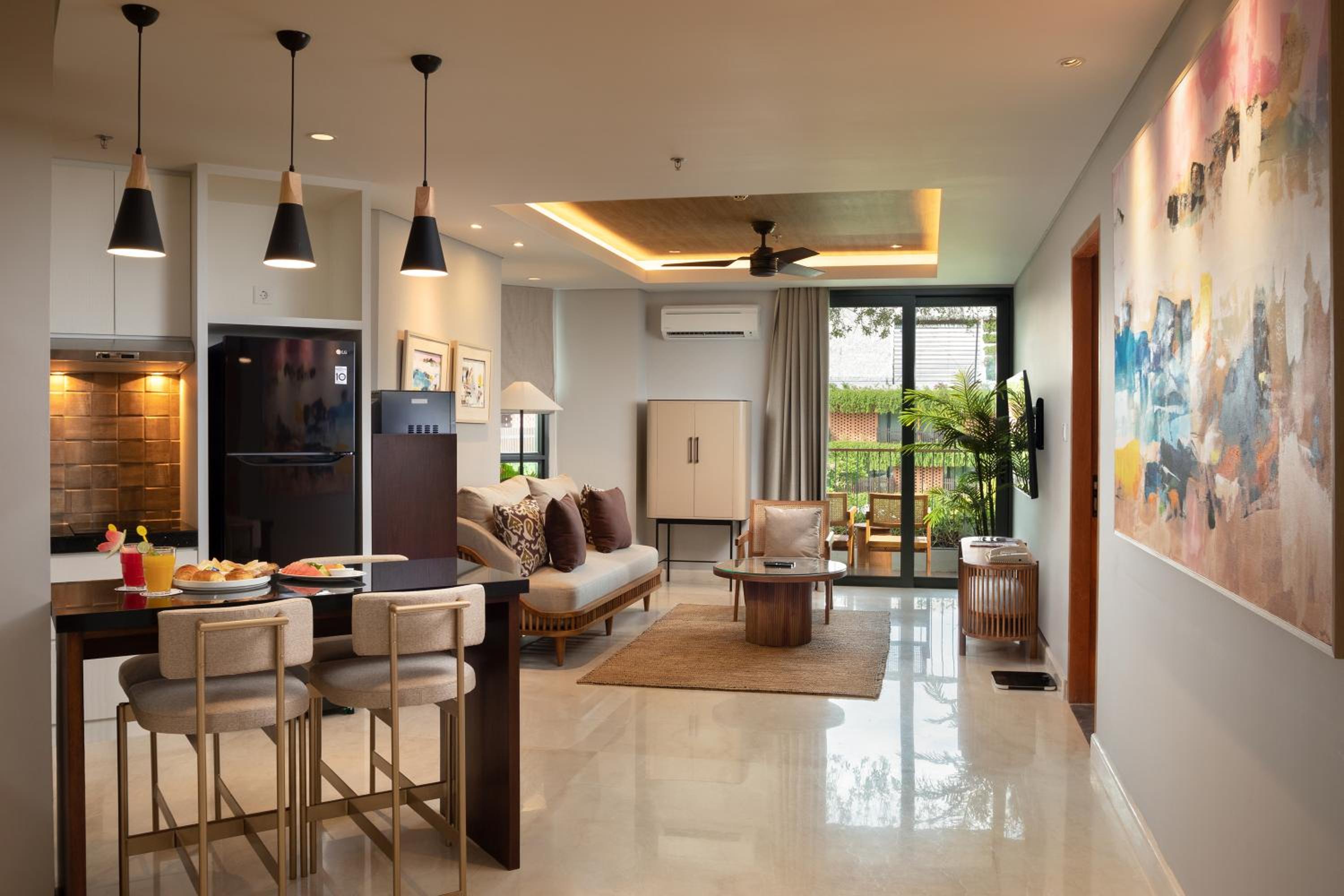 Three-Bedroom Garden Suite - Photo 1