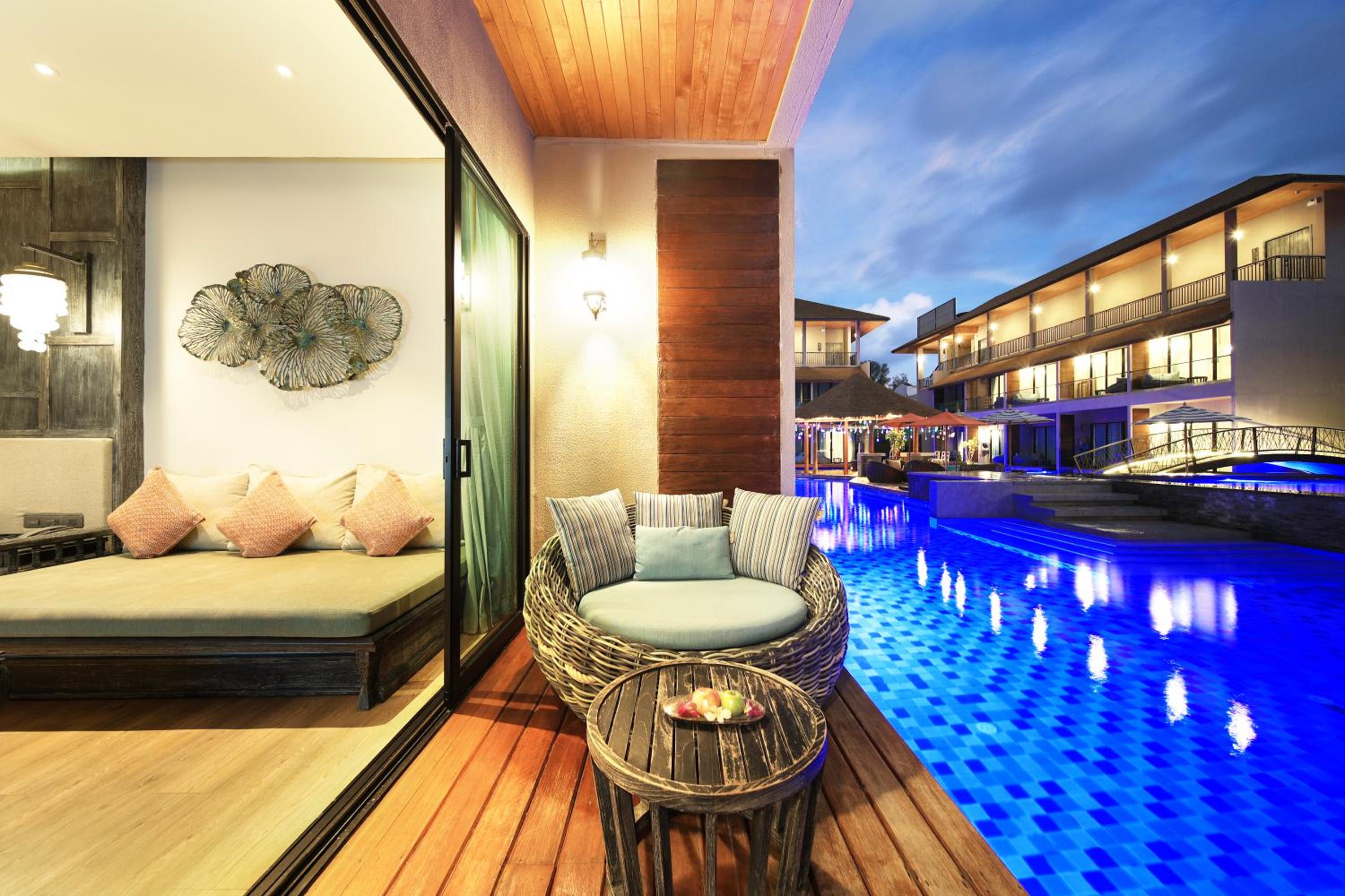 Deluxe Double or Twin Room with Pool Access - Photo 8