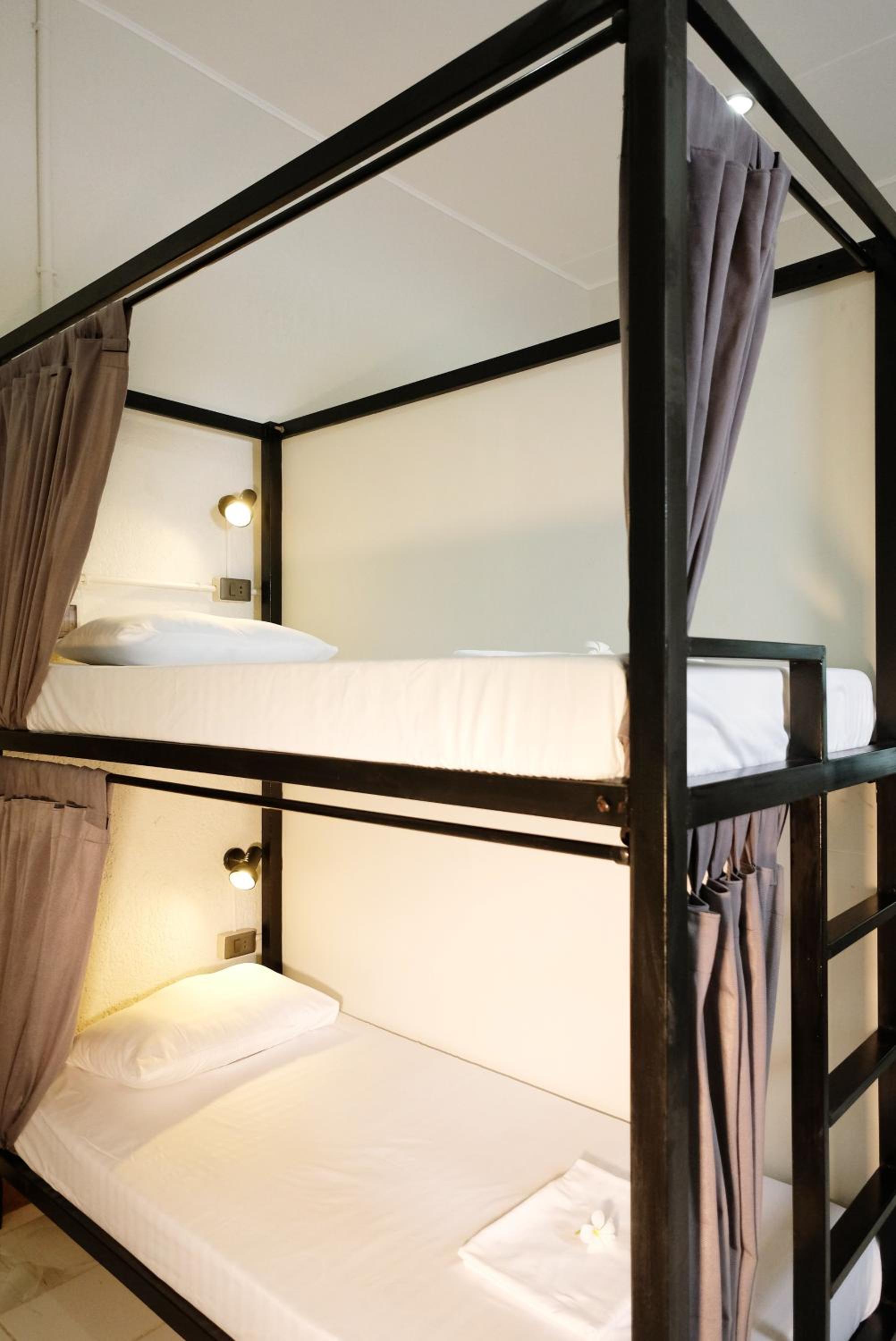 Bed in 8-Bed Mixed Dormitory Room photo 2