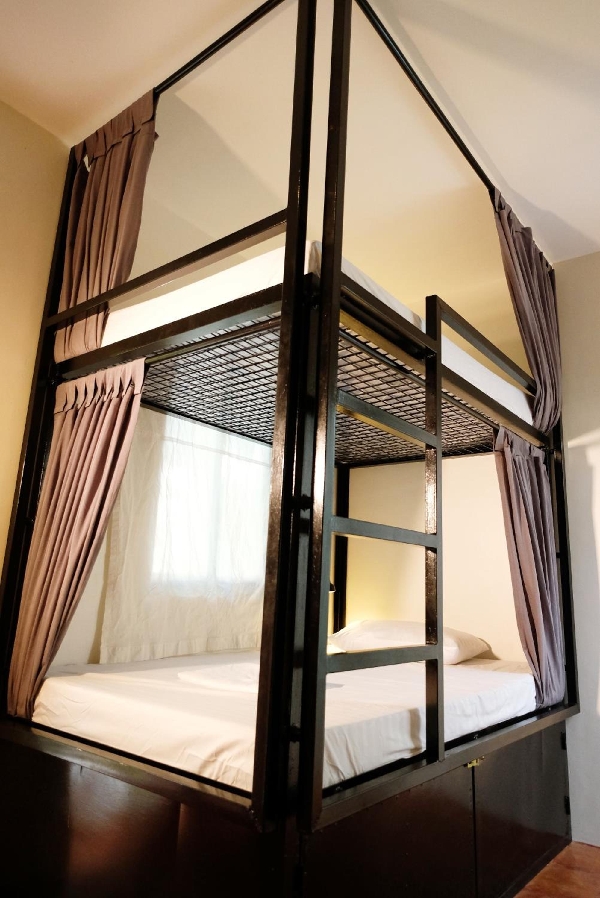 Bed in 6-Bed Female Dormitory Room photo 1
