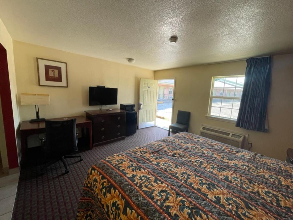 Standard King Room - Photo 3