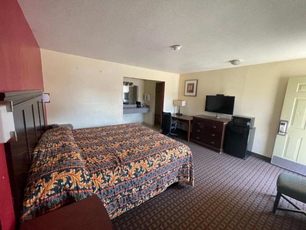 Standard King Room - Photo 4