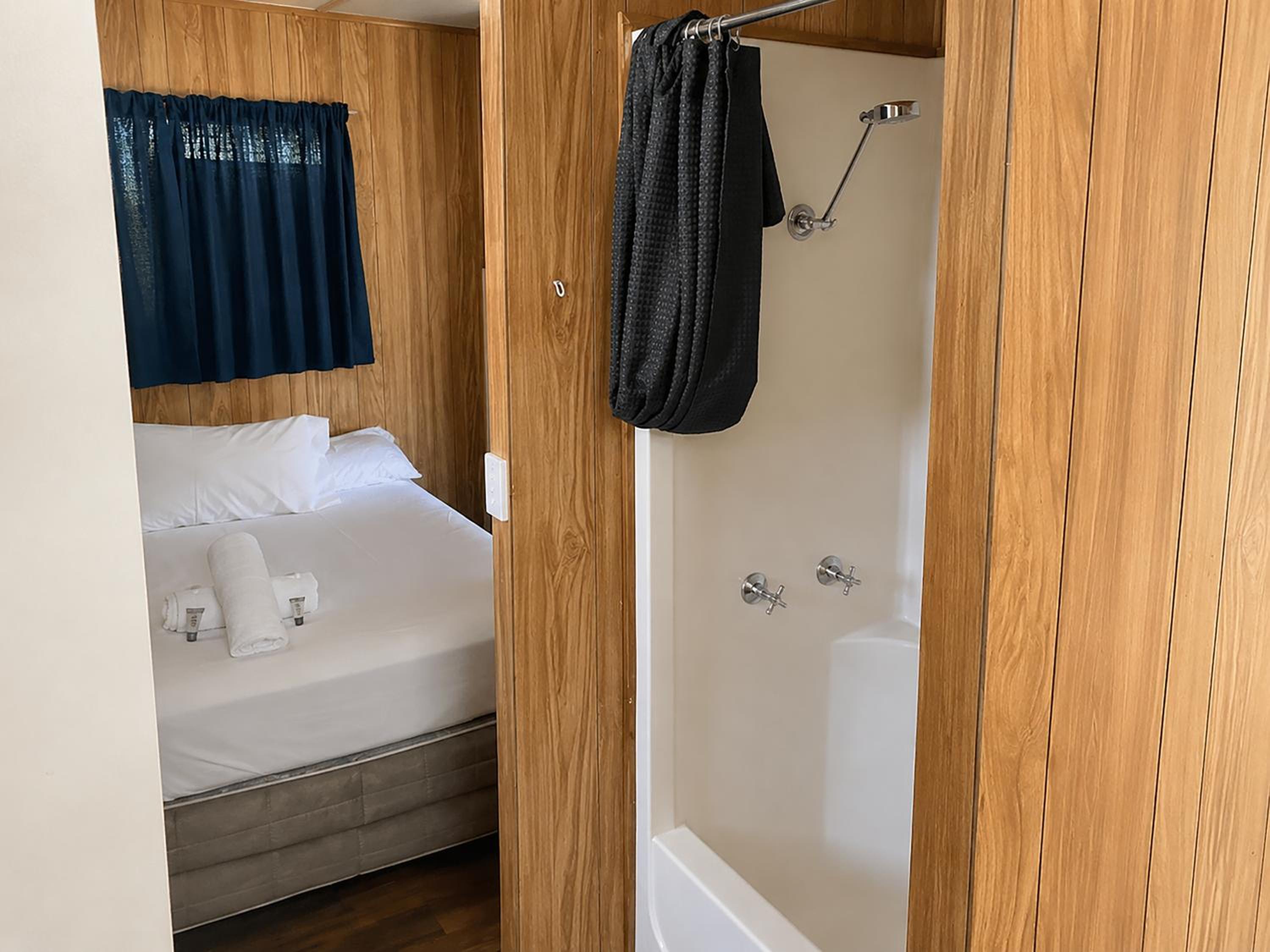 Superior 2BR Cabin - Pet Friendly - Sleeps 6