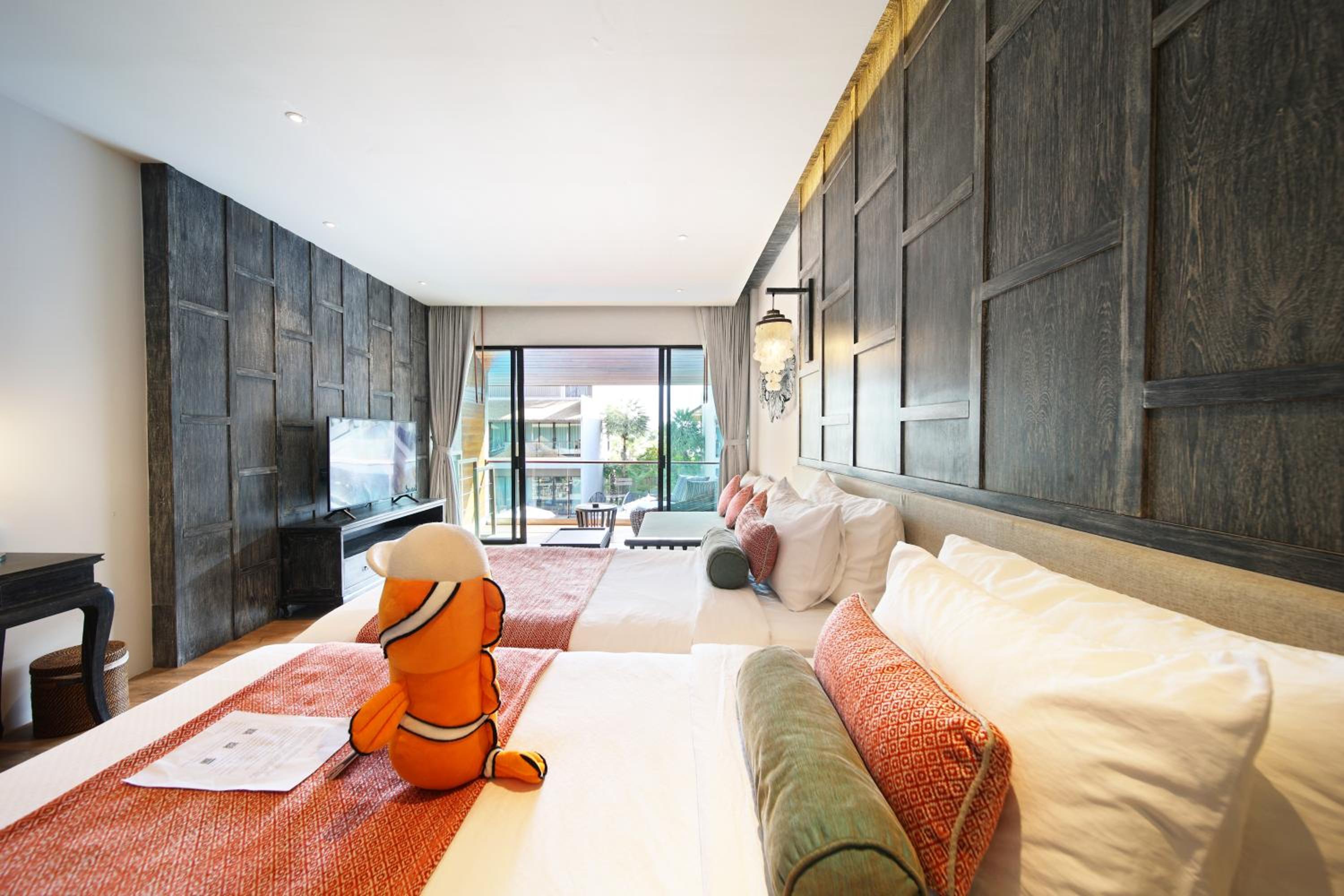 Deluxe Double or Twin Room with Pool View - Photo 10