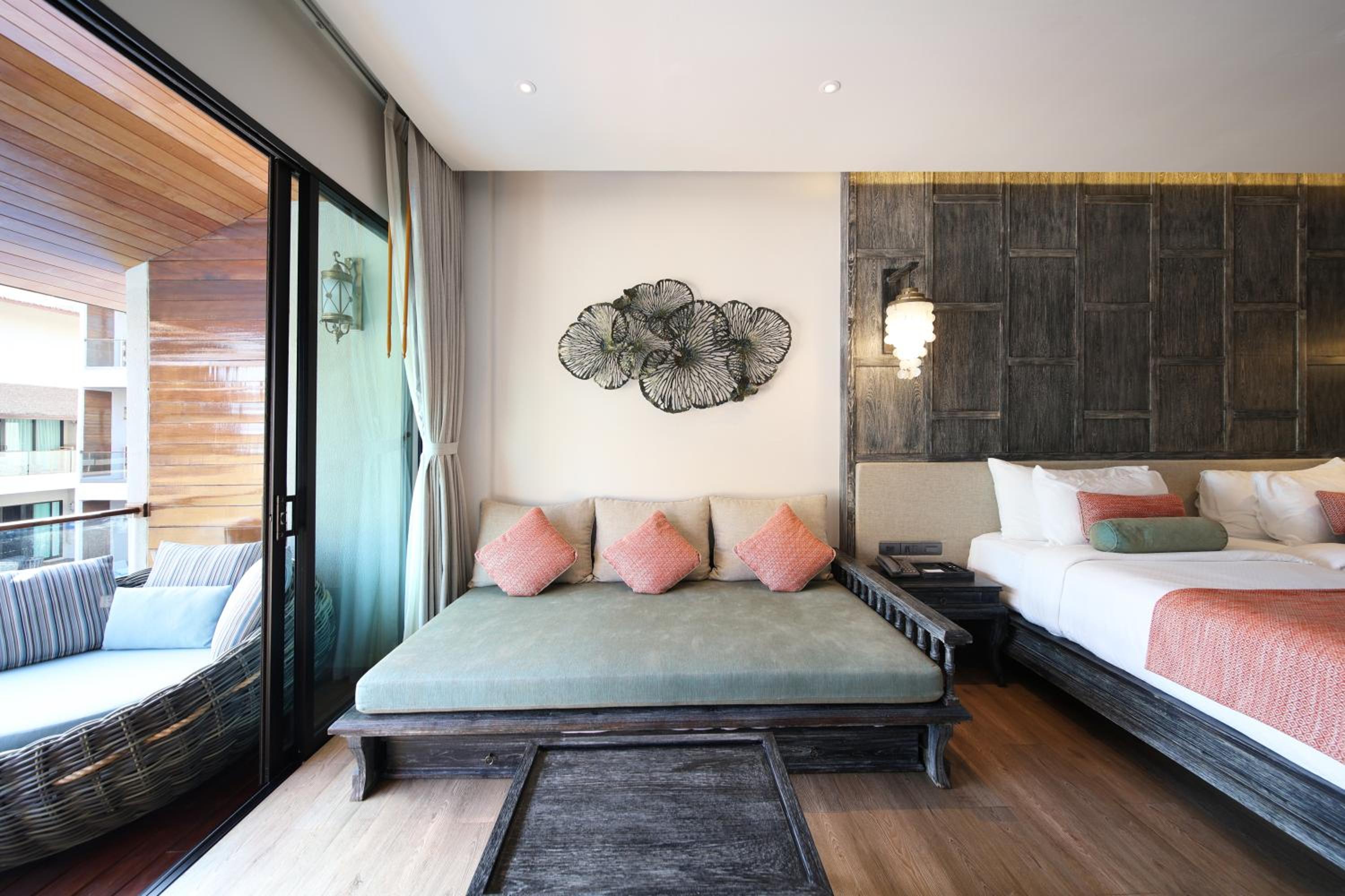 Deluxe Double or Twin Room with Pool View - Photo 11